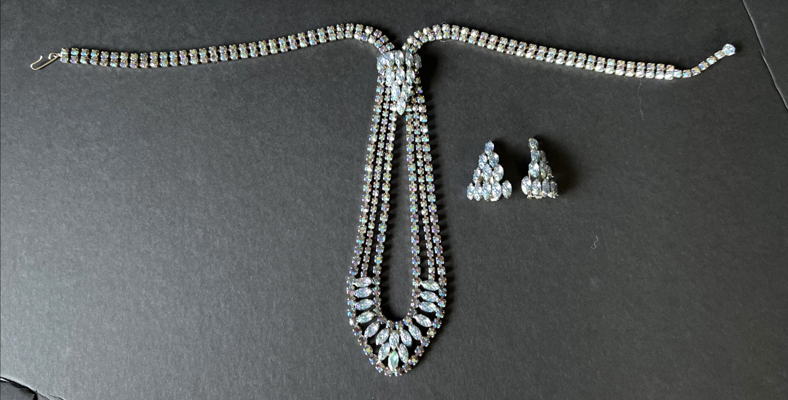 VTG. MCM BLUE AURORA BOREALIS RHINESTONE & ART GLASS NECKLACE & EARRING SET