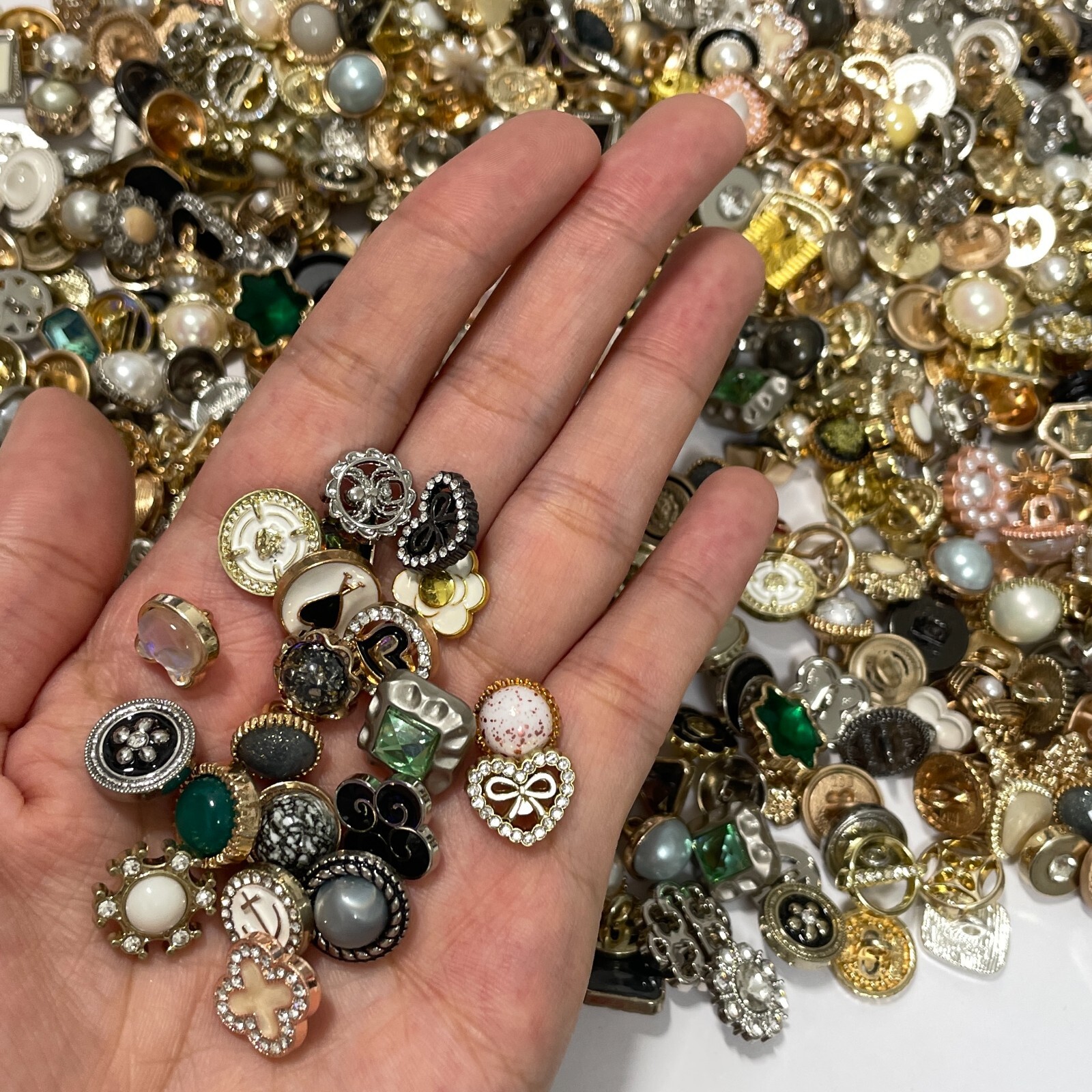 Vintage-now Costume Jewelry makeing Lots button Read Description 50pcs