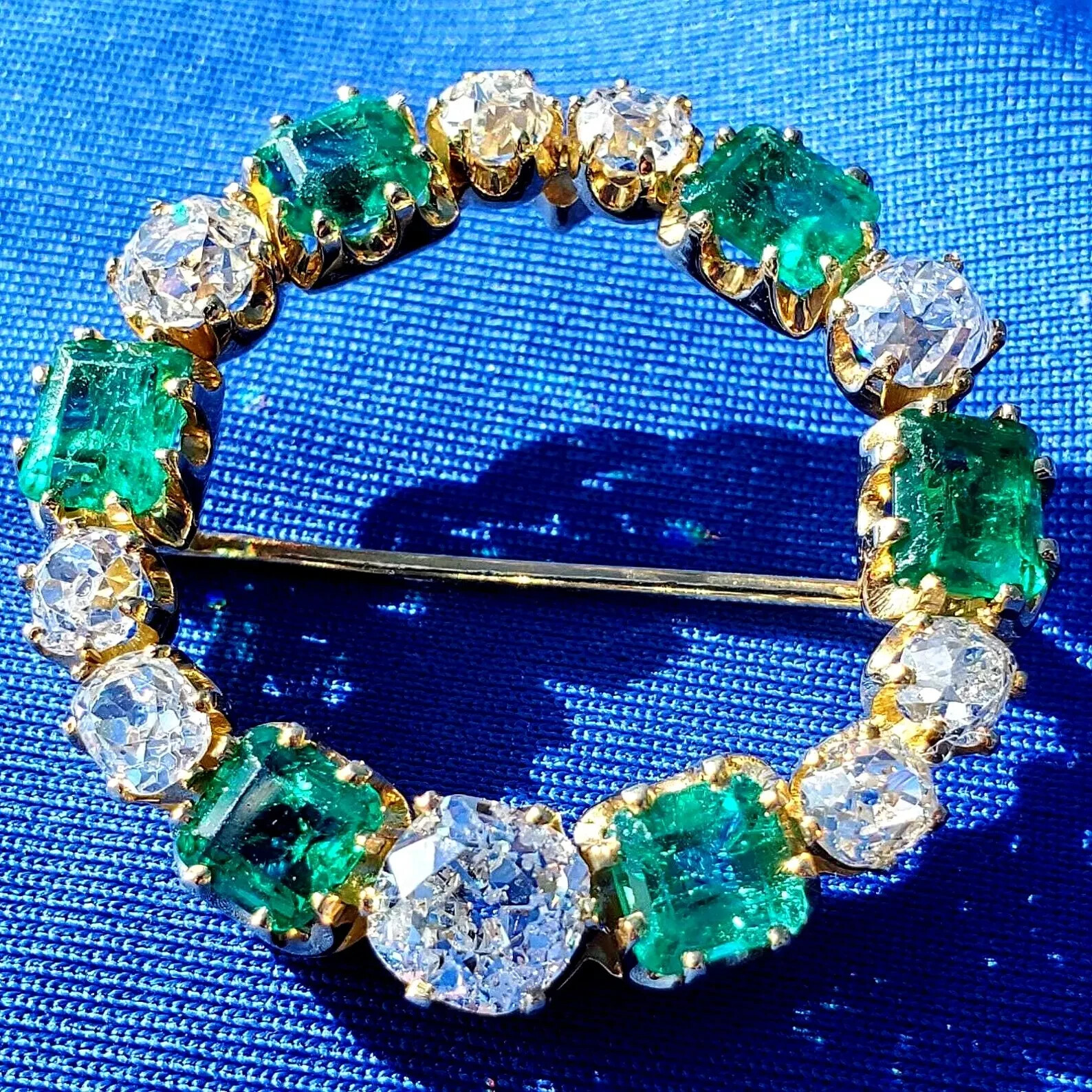 Original EARTH MINED DIAMOND EMERALD BROOCH Circle Deco Antique SOLID 18K GOLD
