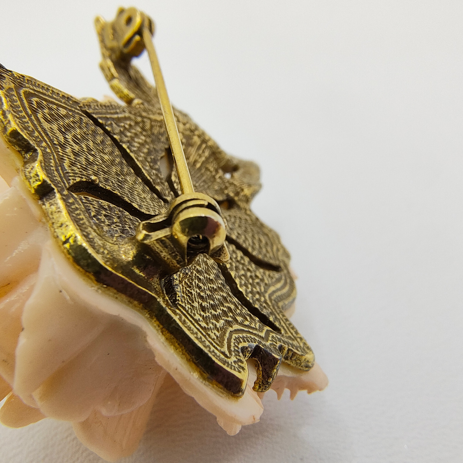 Vintage Blush Pink Rose Brooch Pin Resin Gold Tone Floral Flower Romantic
