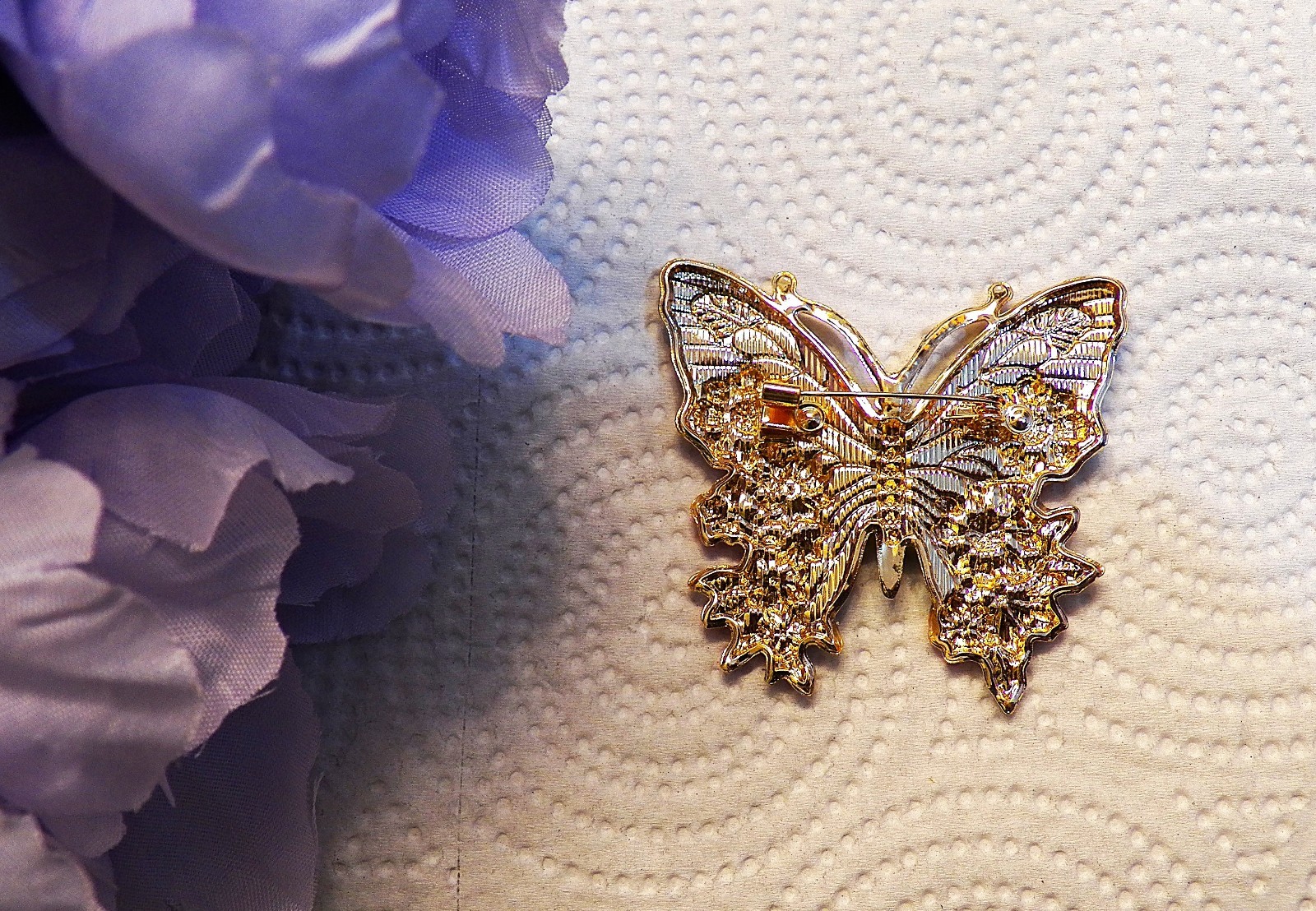 NEW BROOCH PIN COLORFUL BUTTERLFY SHAPE SPRING FLOWERS PINK ROSE GOLD TONE SH26