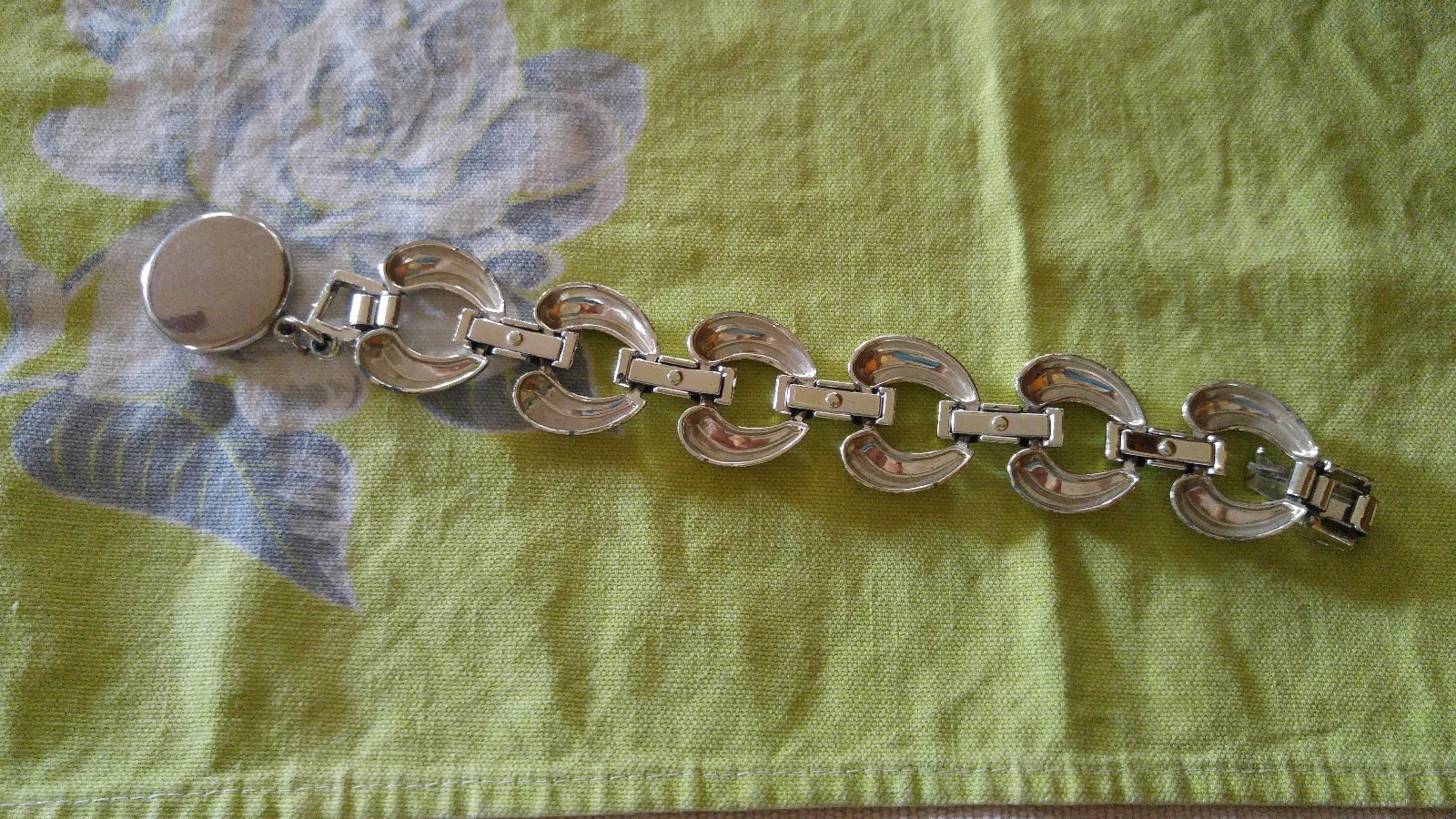 Vintage Charm link Bracelet silver tone heart shape heavy fob unknown designer
