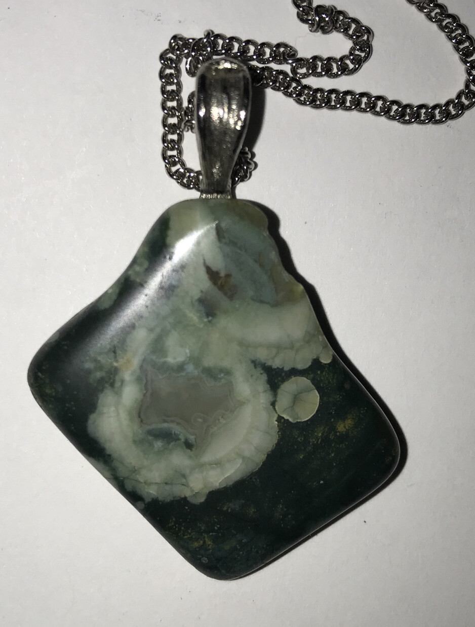 Vtg Stone Pendant with Silvertone Chain