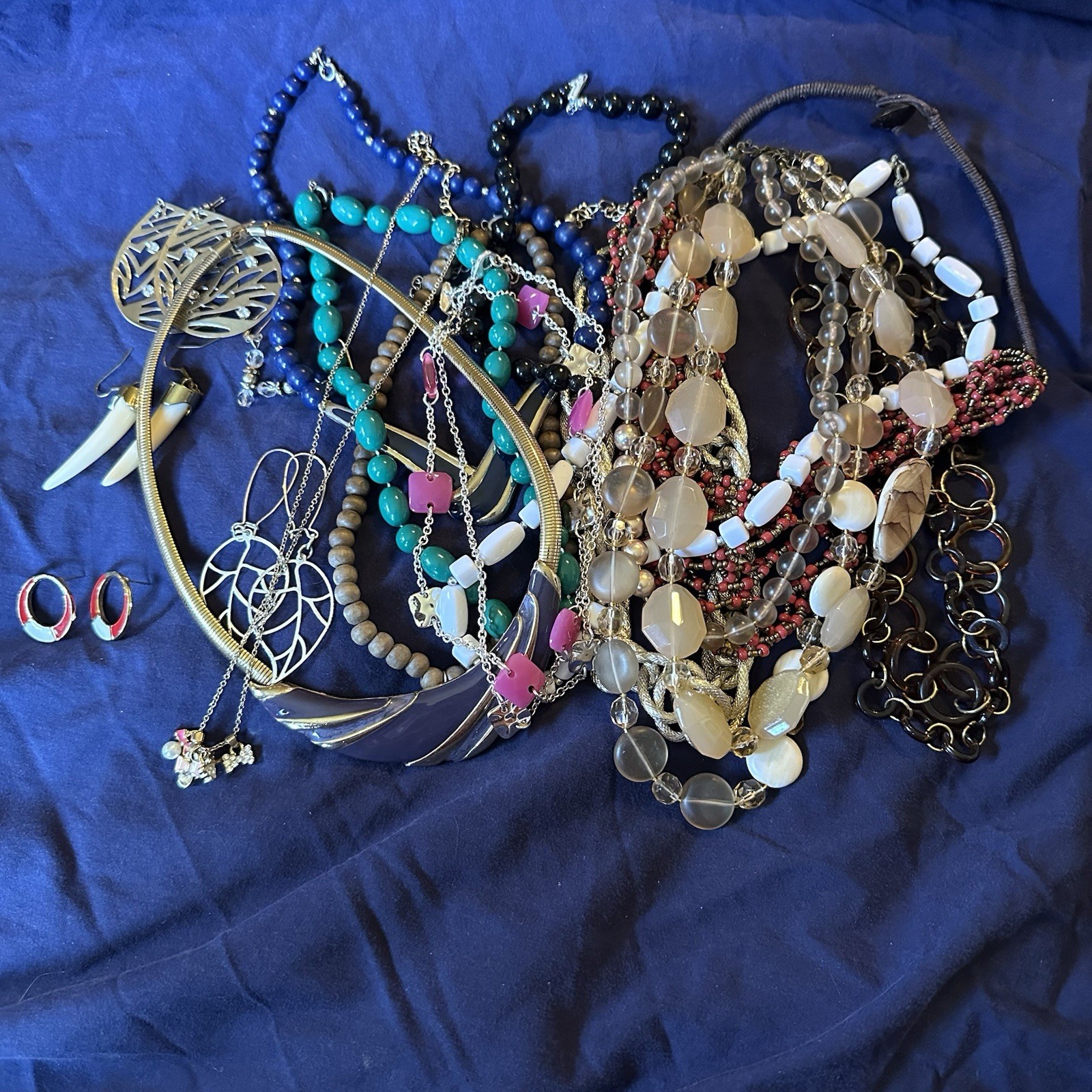 Costume Jewelry Items Vintage to Now Mixed Lot, All Wearable 17 Pieces