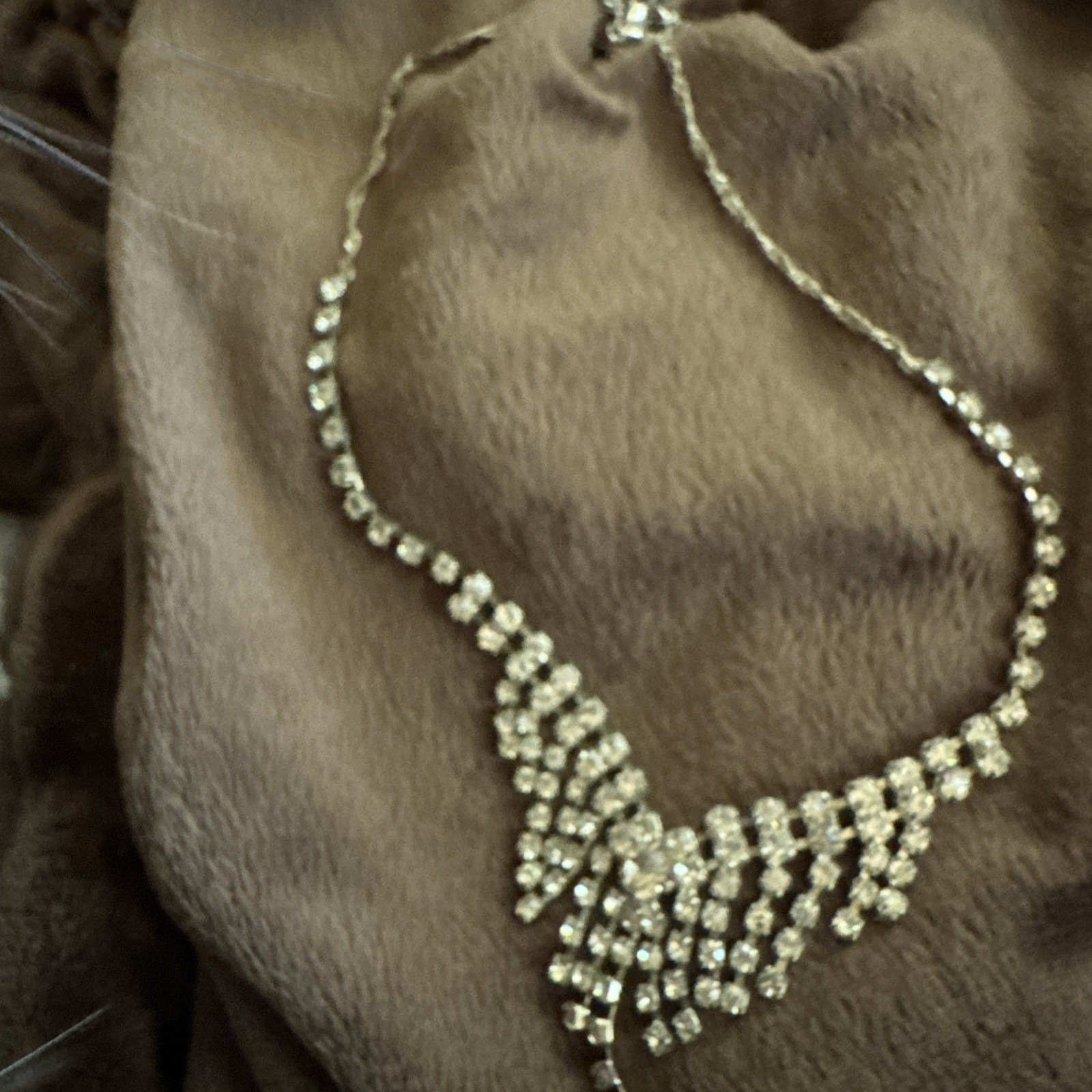 Antique Fabulous 🖤 Vintage 50s Deco 🖤 Prong Set RHINESTONE V Bib Necklace