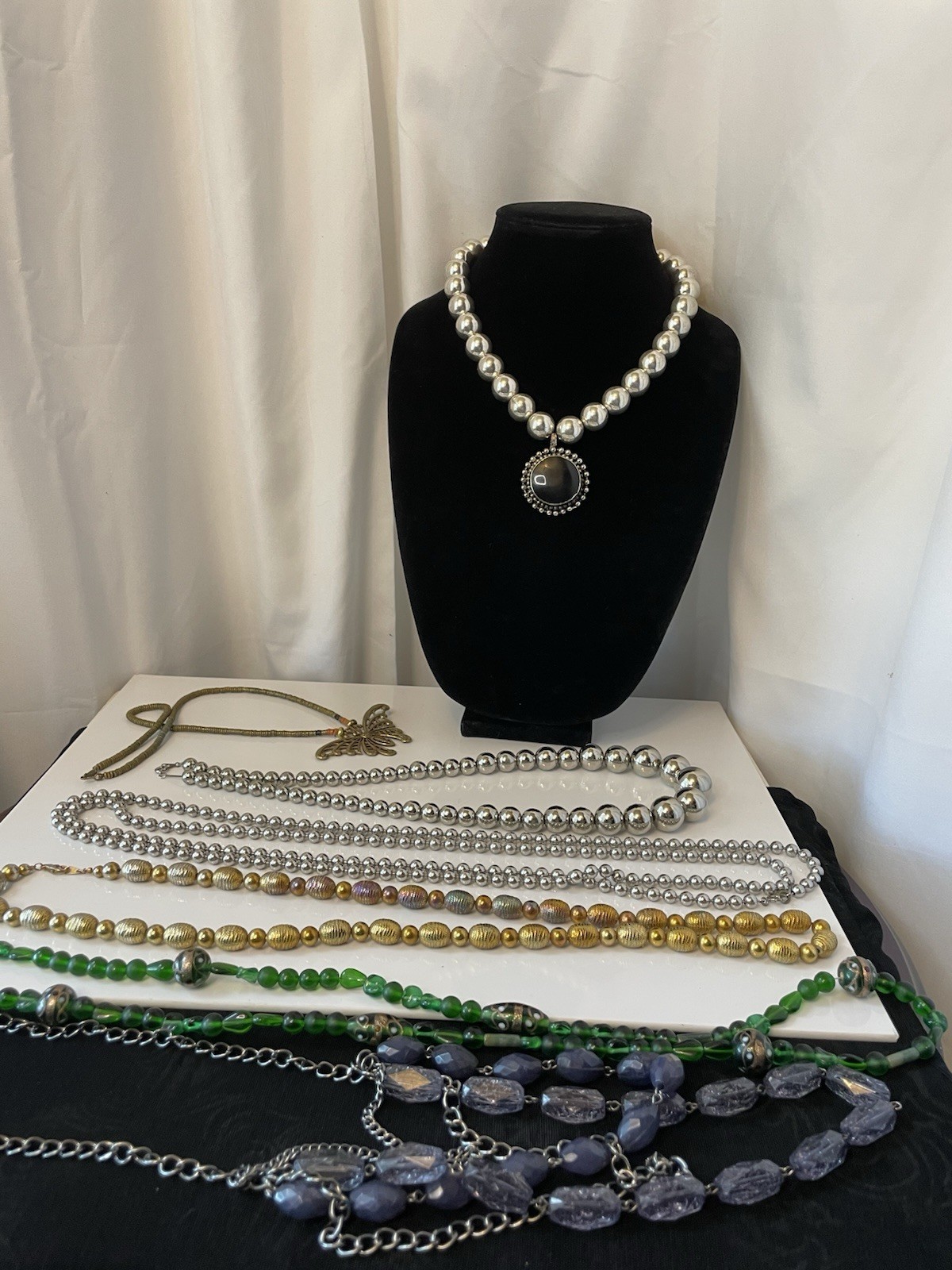 Lot Of Costume Jewelry Necklaces See Pictures Details Wear