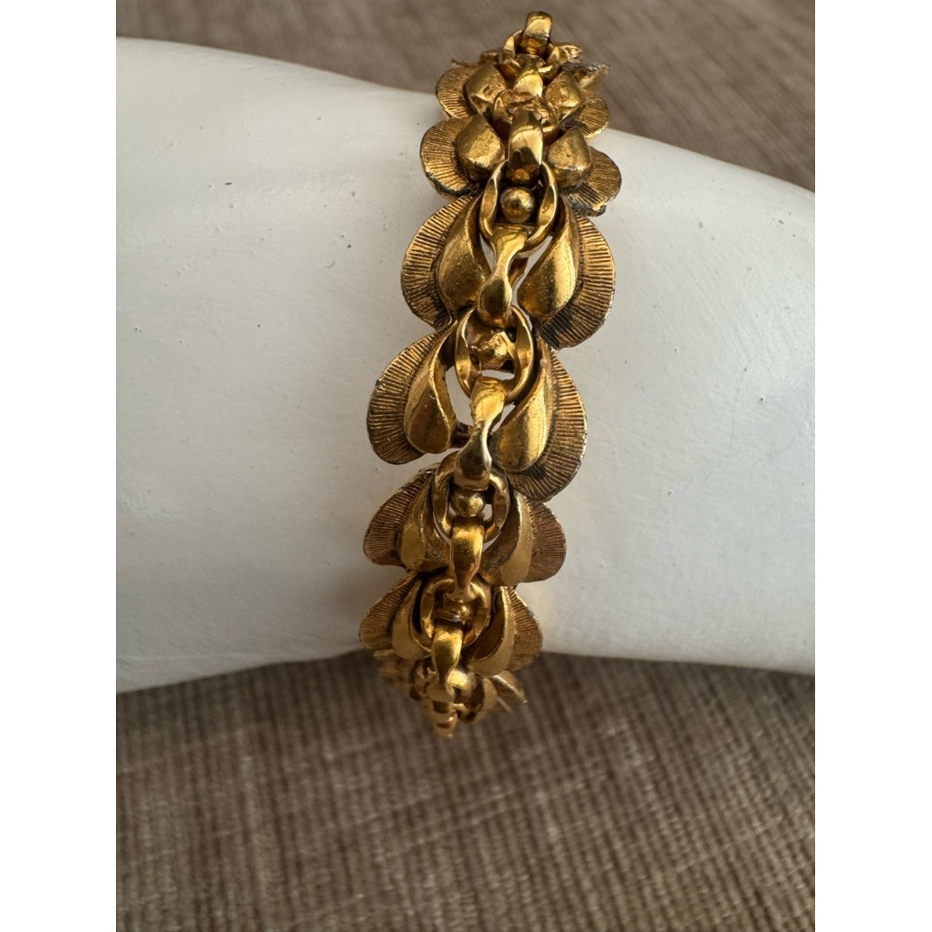 Vintage Florenza Gold Tone Leaf Link Bracelet with Safety Chain Signed