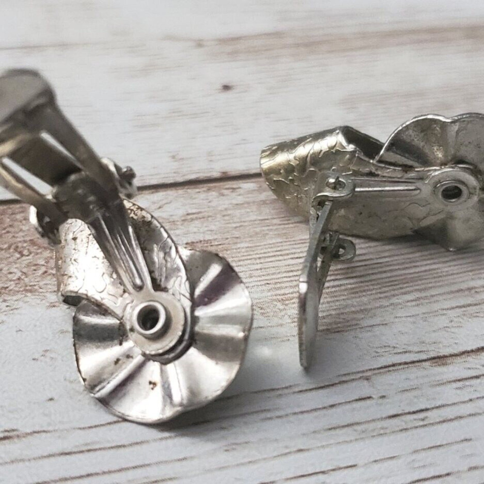 Vintage Clip On Earrings – Silver Tone Unusual Flower & Leaf