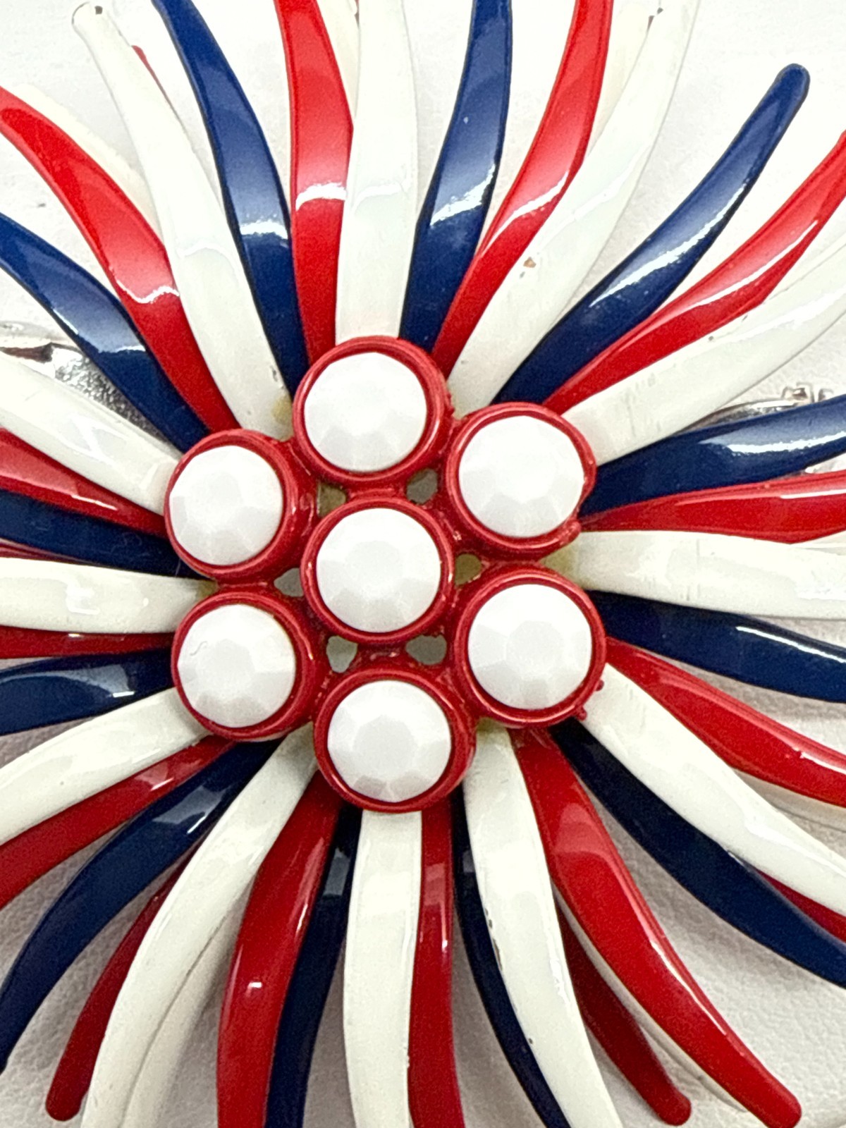Vtg Red white blue Starburst Flower brooch pin unsigned patriotic America 250