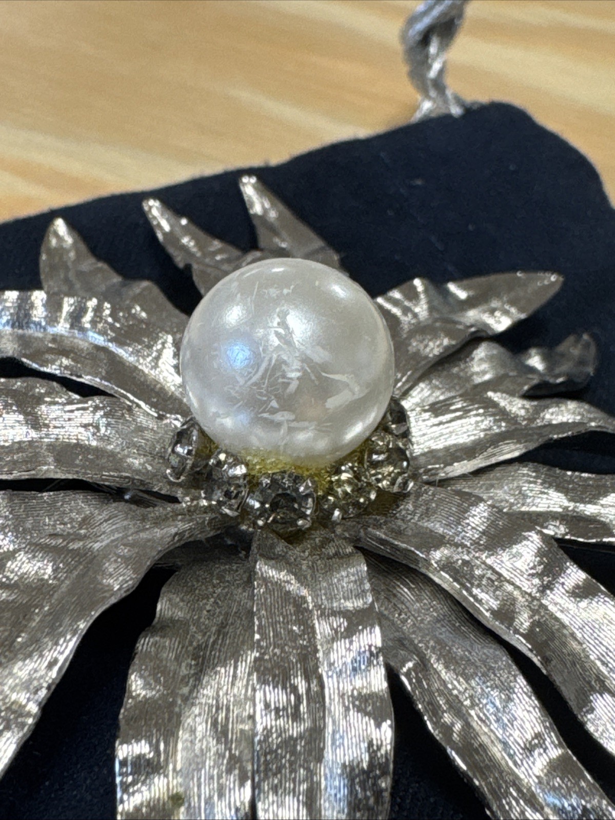 SARAH COVENTRY Silvertone LARGE FAUX PEARL SUNBURST BROOCH PIN