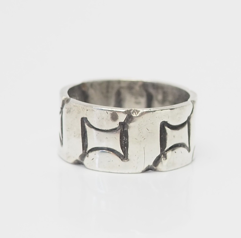 Vintage wide sterling silver traditional ring size 7 Mexico