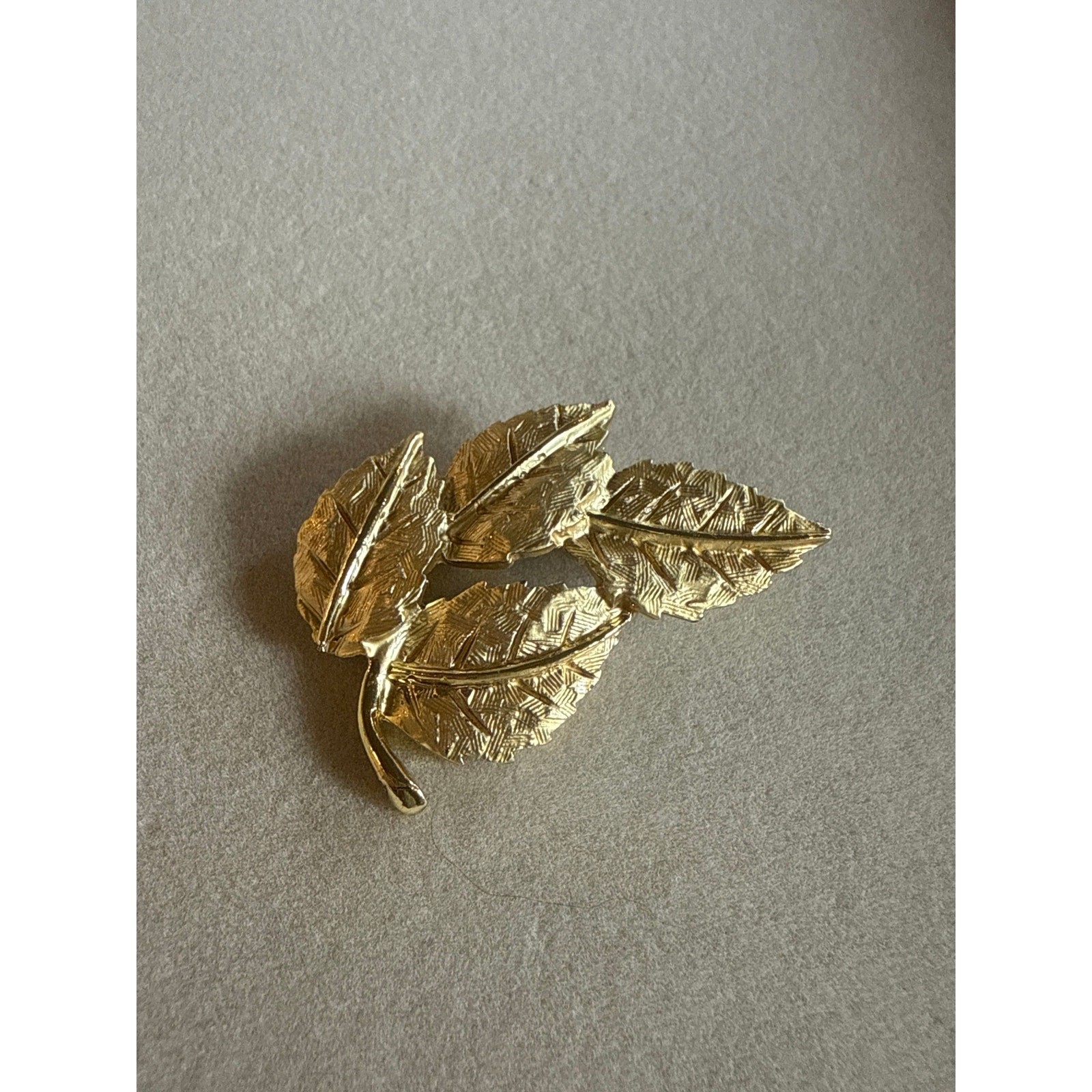 Vintage Two Unbranded Gold-Toned Leaves Brooch