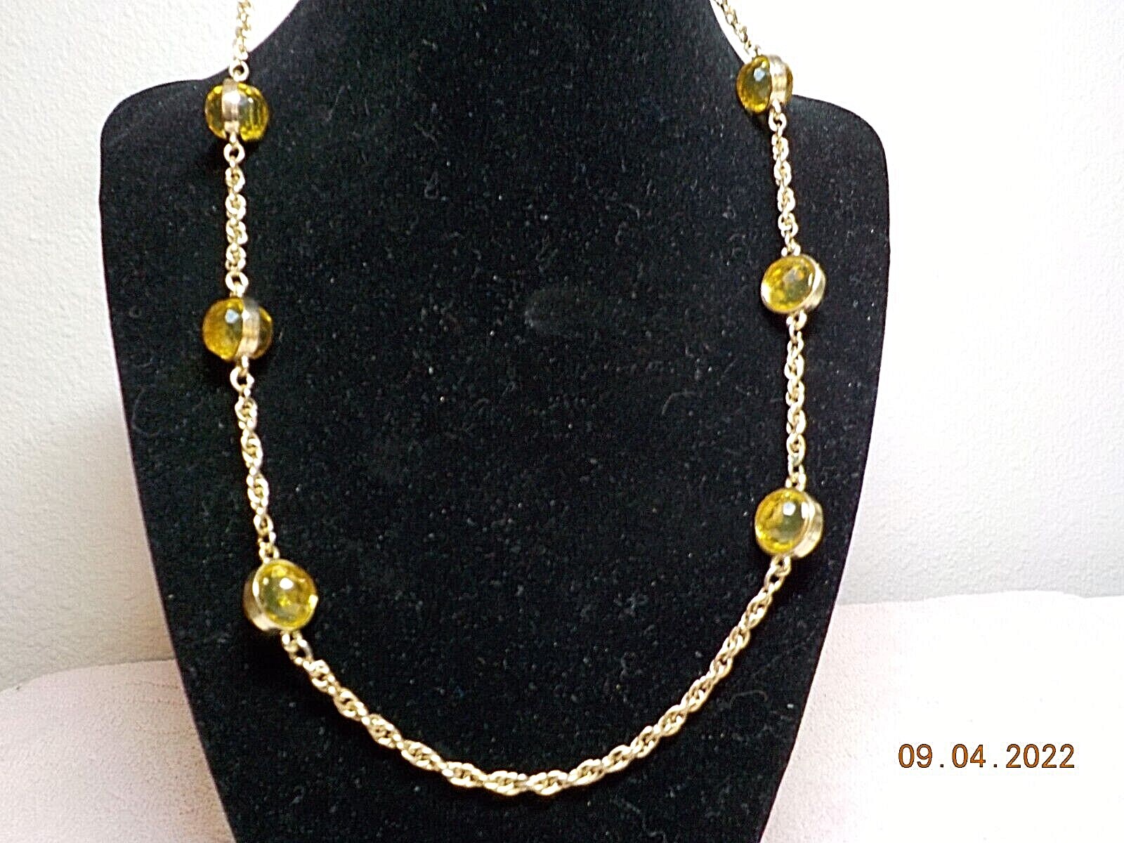J CREW FACETED YELLOW 10 CRYSTAL BALLS ON TWISTED OVAL GOLDTONE METAL CHAIN