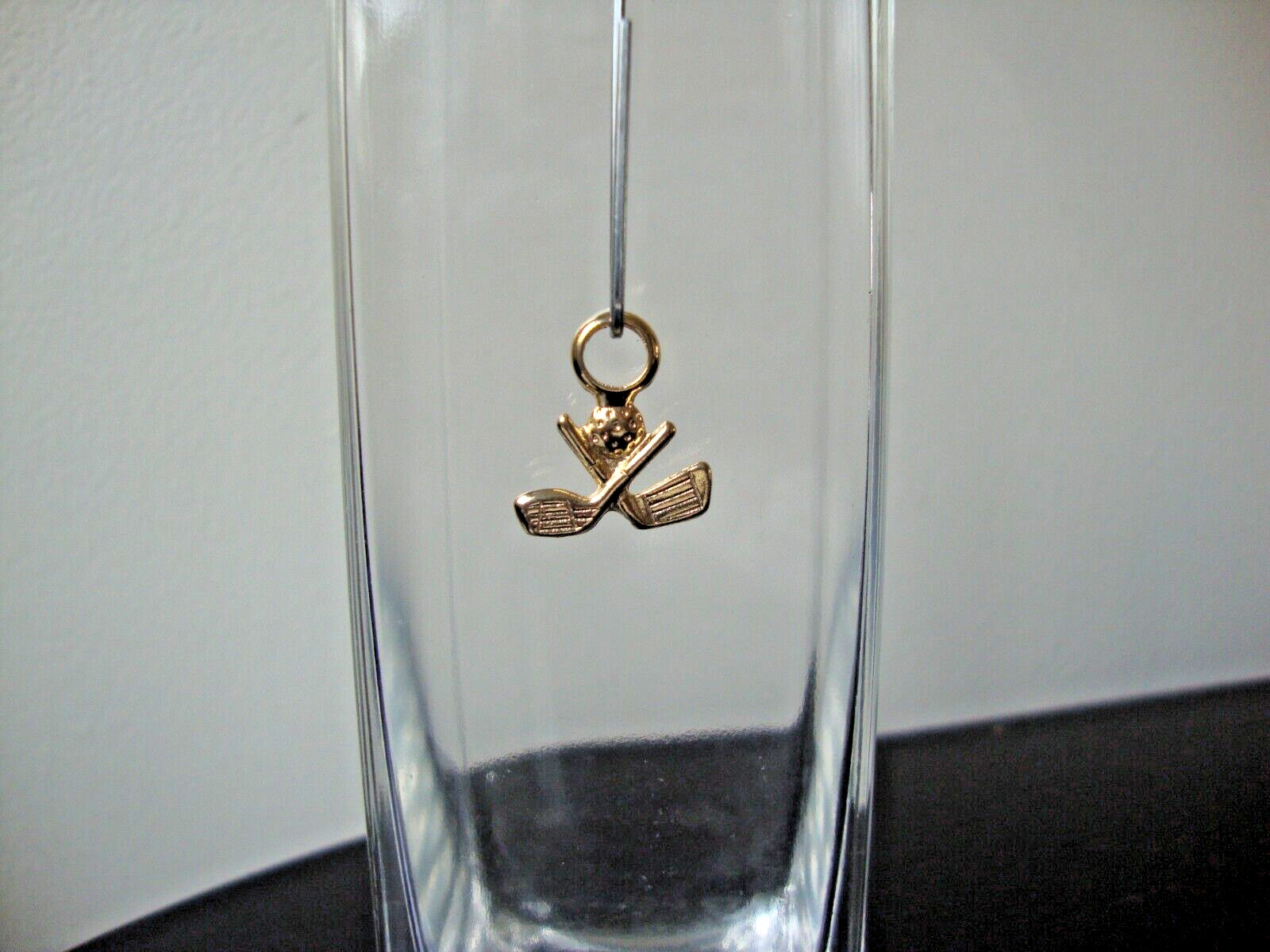 VINTAGE 1980s GOLF BALL & CLUBS INSIGNIA GOLD TONE SLIDE PENDANT