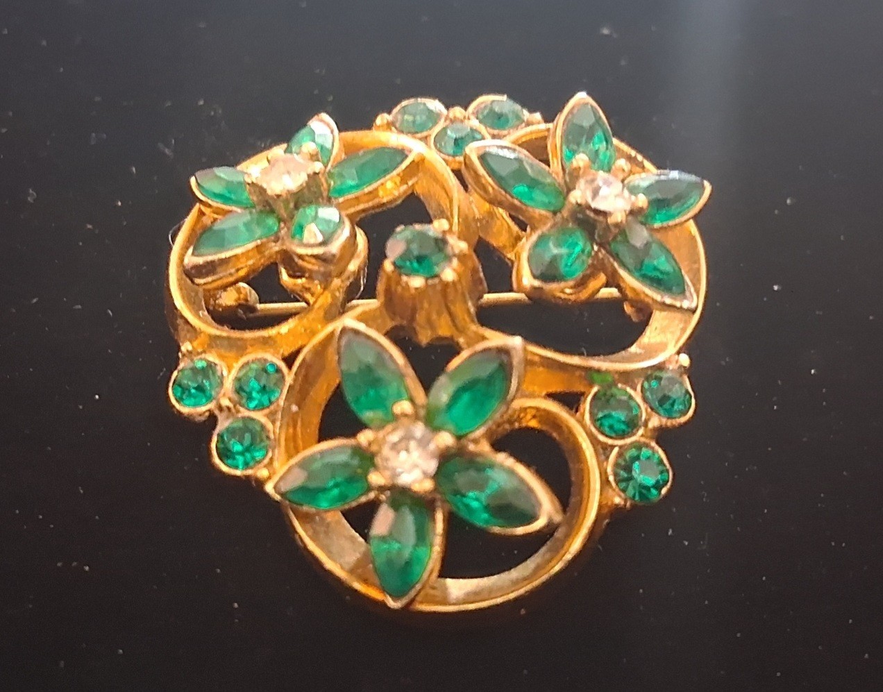 Rare Vintage Green Gold Tone Brooch Lapel Pin~Old Retro Estate Jewelry~1.25″