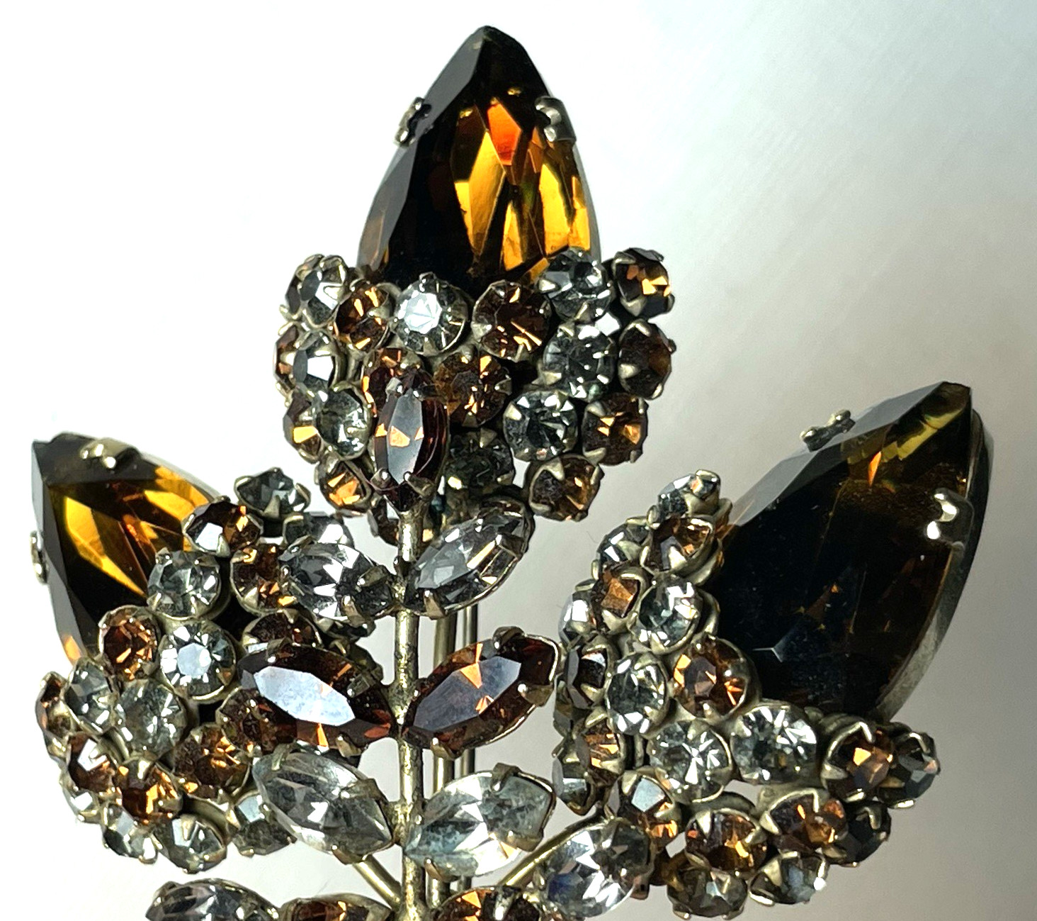 VTG UNSIGNED SCHREINER 3 ACORN STATEMENT BROOCH DARK TOPAZ & SMOKY GREY CRYSTALS