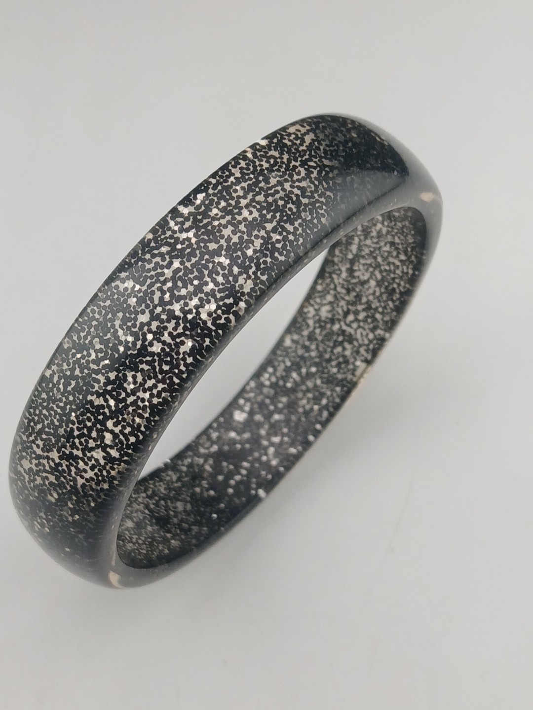 1950s SMOKE GRAY silver glitter confetti inclusions bangle bracelet size 8