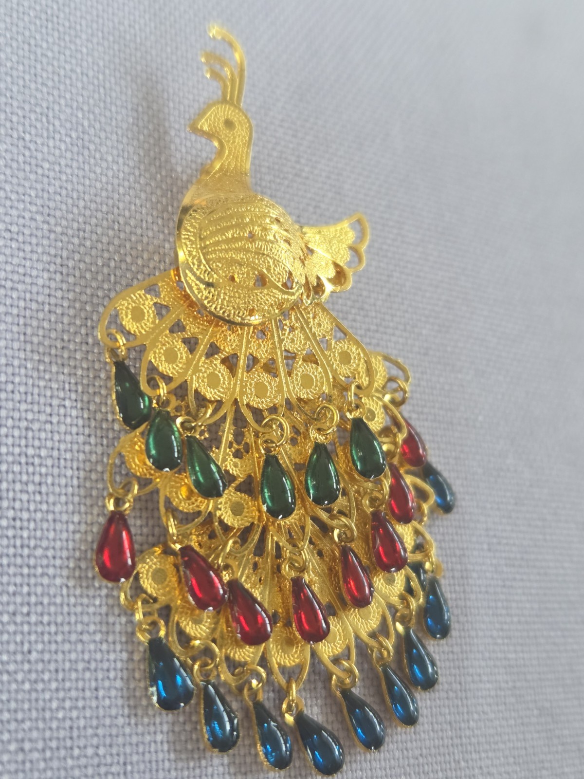 Vintage Peacock Gold Tone Floating Gem Filigree Pendant Brooch Articulated