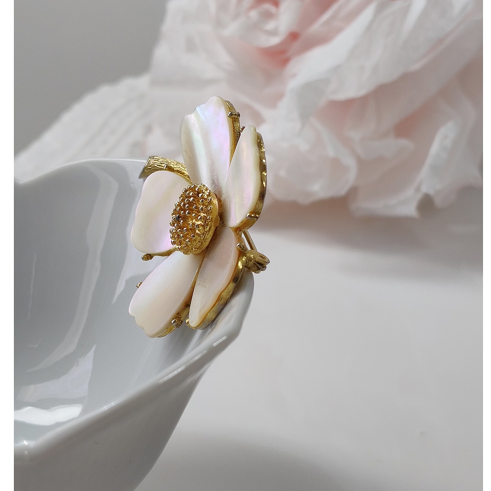 Vintage MOP Flower Set Pin Clip Earrings + Pendant Hook Converters Pearly MANDLE
