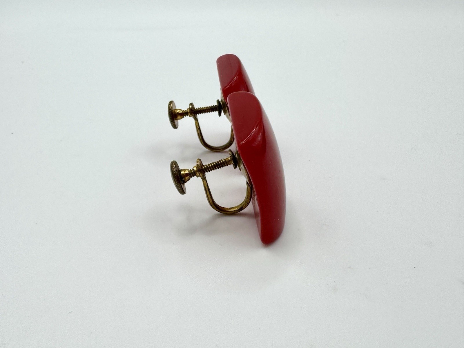 Vtg 40s Cherry Red BAKELITE Rectangle Square Domed Screw Back Earrings TESTED 1”