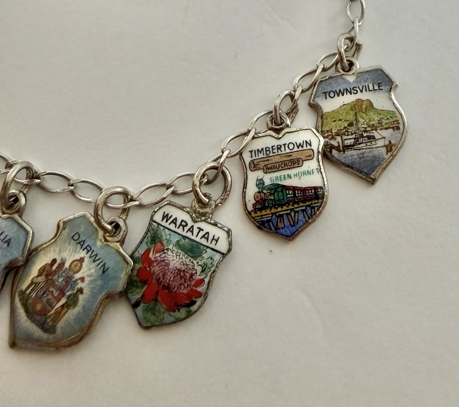 Vintage 10 Australia Tourist Historical Sites Shield Charms 925 Bracelet 7 3/4”