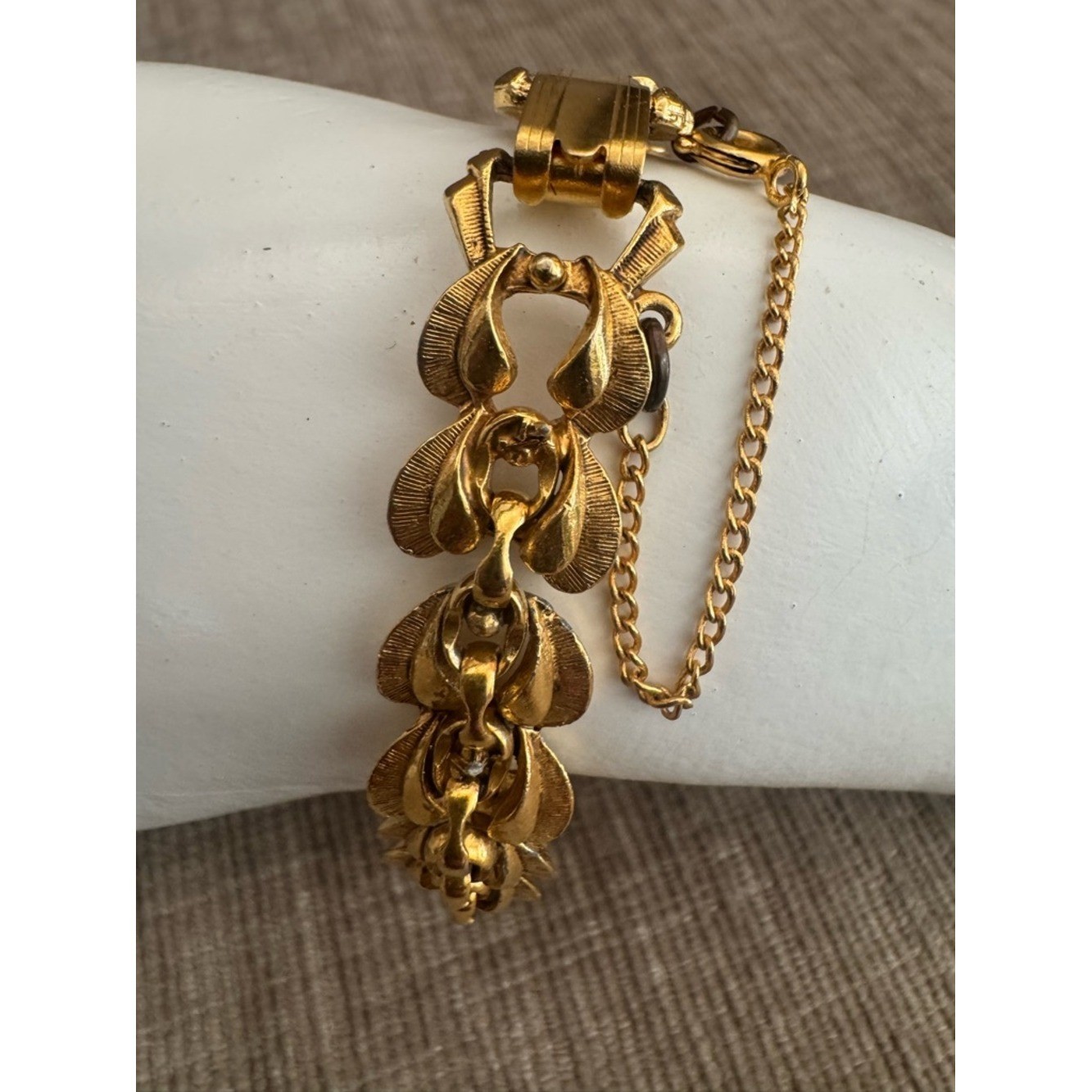 Vintage Florenza Gold Tone Leaf Link Bracelet with Safety Chain Signed