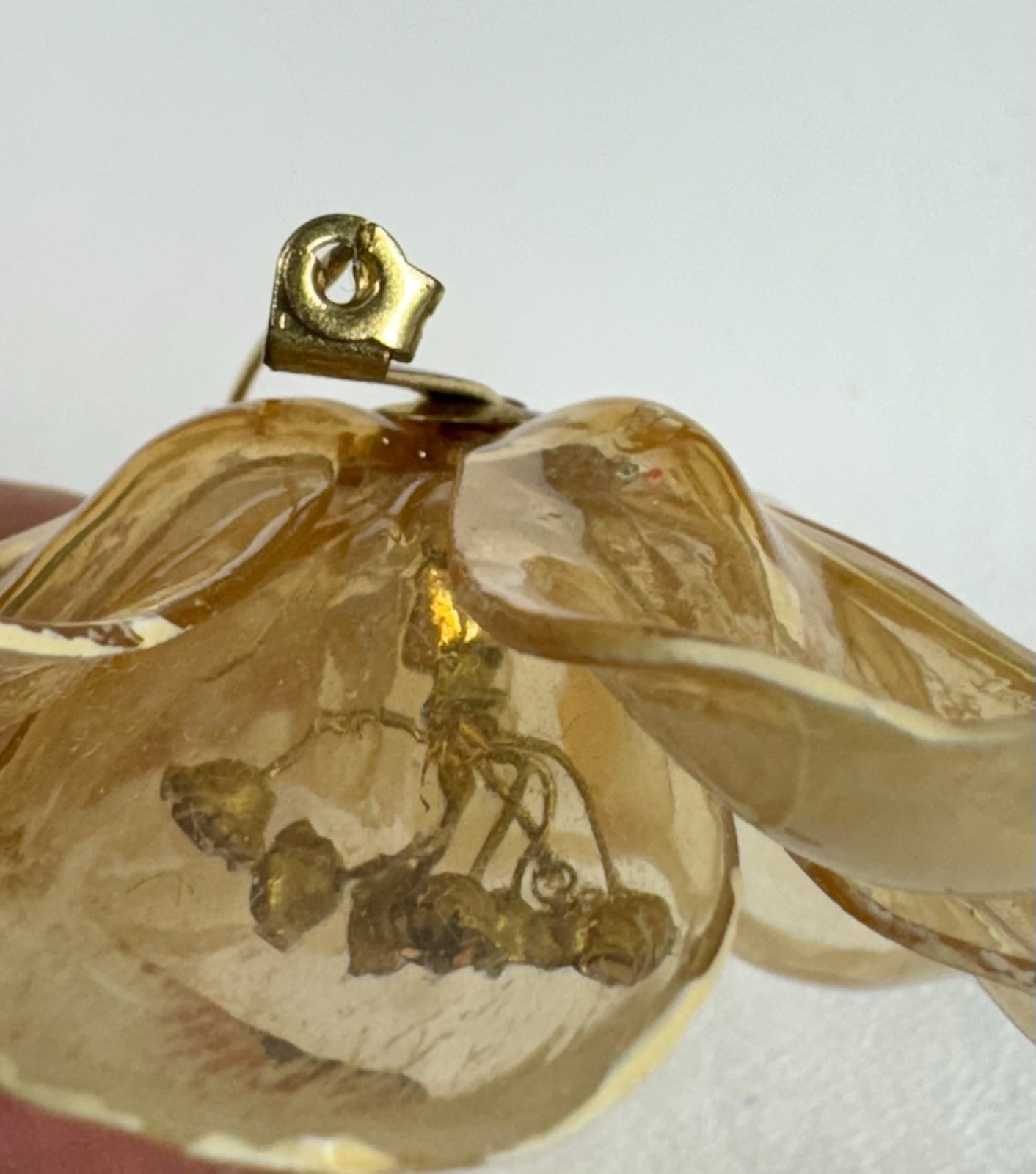 CELLULOSE ACETATE FLOWER BROOCH BEIGE VINTAGE