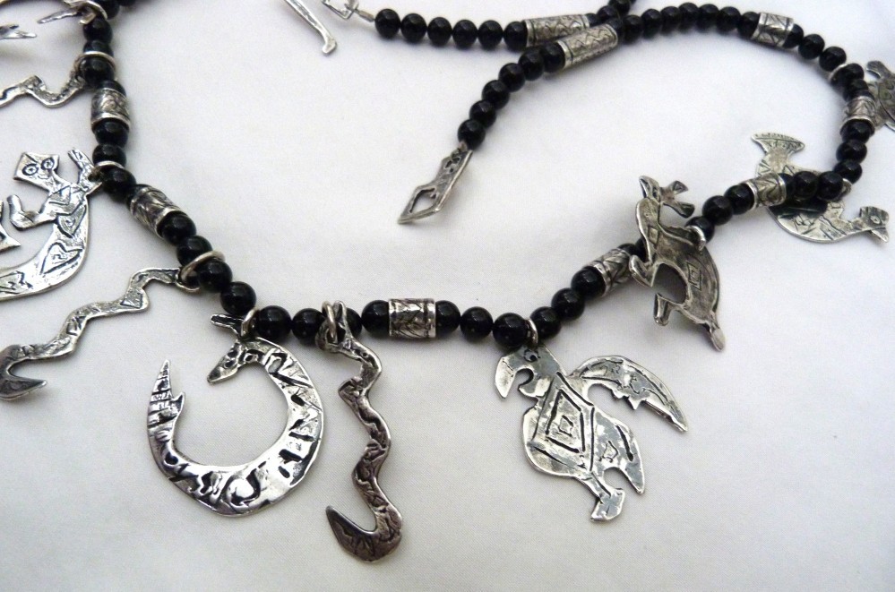 28″ LONG SOUTHWESTERN STERLING SILVER TURTLE BIRD RABBIT ONYX BEAD NECKLACE