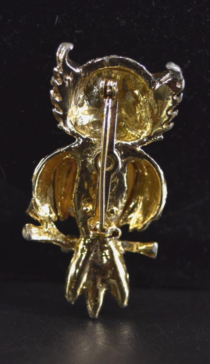 Vintage Green Eyes Owl Faux Pearl Rhinestone Enamel Gold Brooch 1.75″ Gold Tone