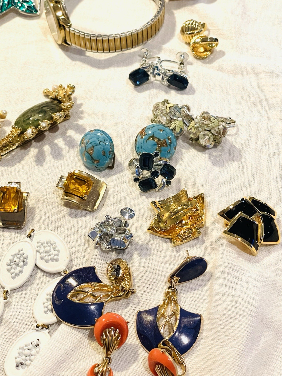 LARGE VINTAGE JEWELRY LOT CROWN TRIFARI GIVENCHY ELGIN HOBE ST JOHN LISNER MORE!