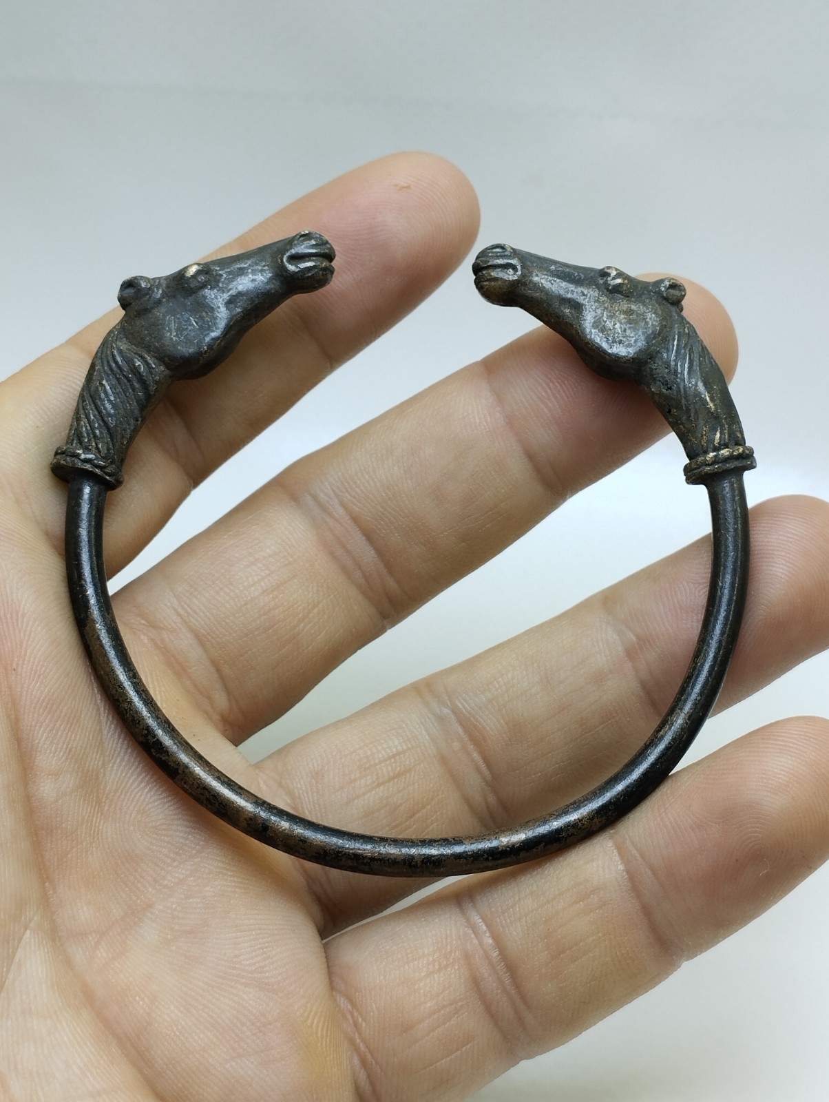 A GENUINE RARE ANCIENT VIKING BRACELET BRONZE COLOR HORSE ARTIFACT ANTIQUE