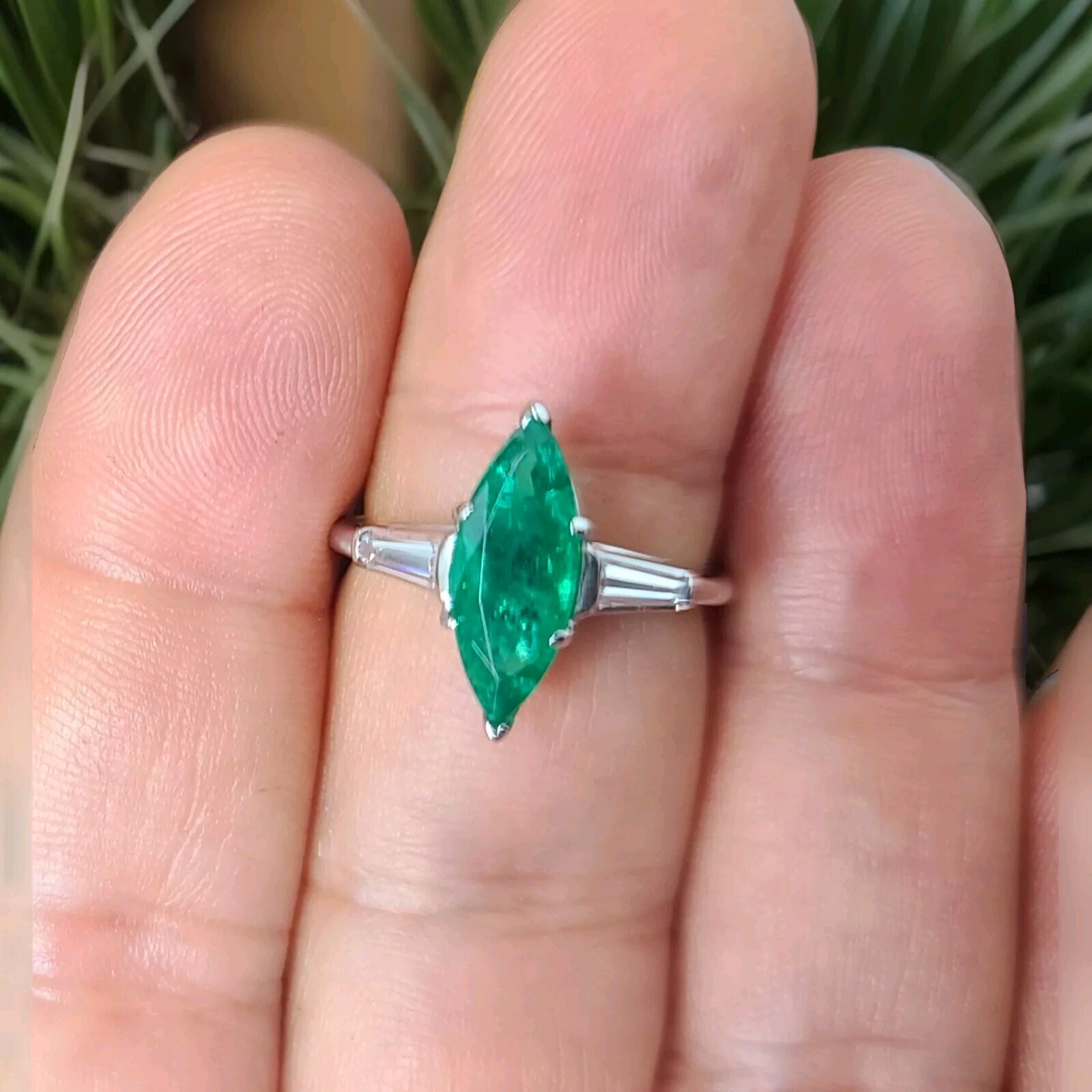 Vintage Platinum Engagement Ring 2.09CT. Gem Natural Green Emerald Marquise Cut