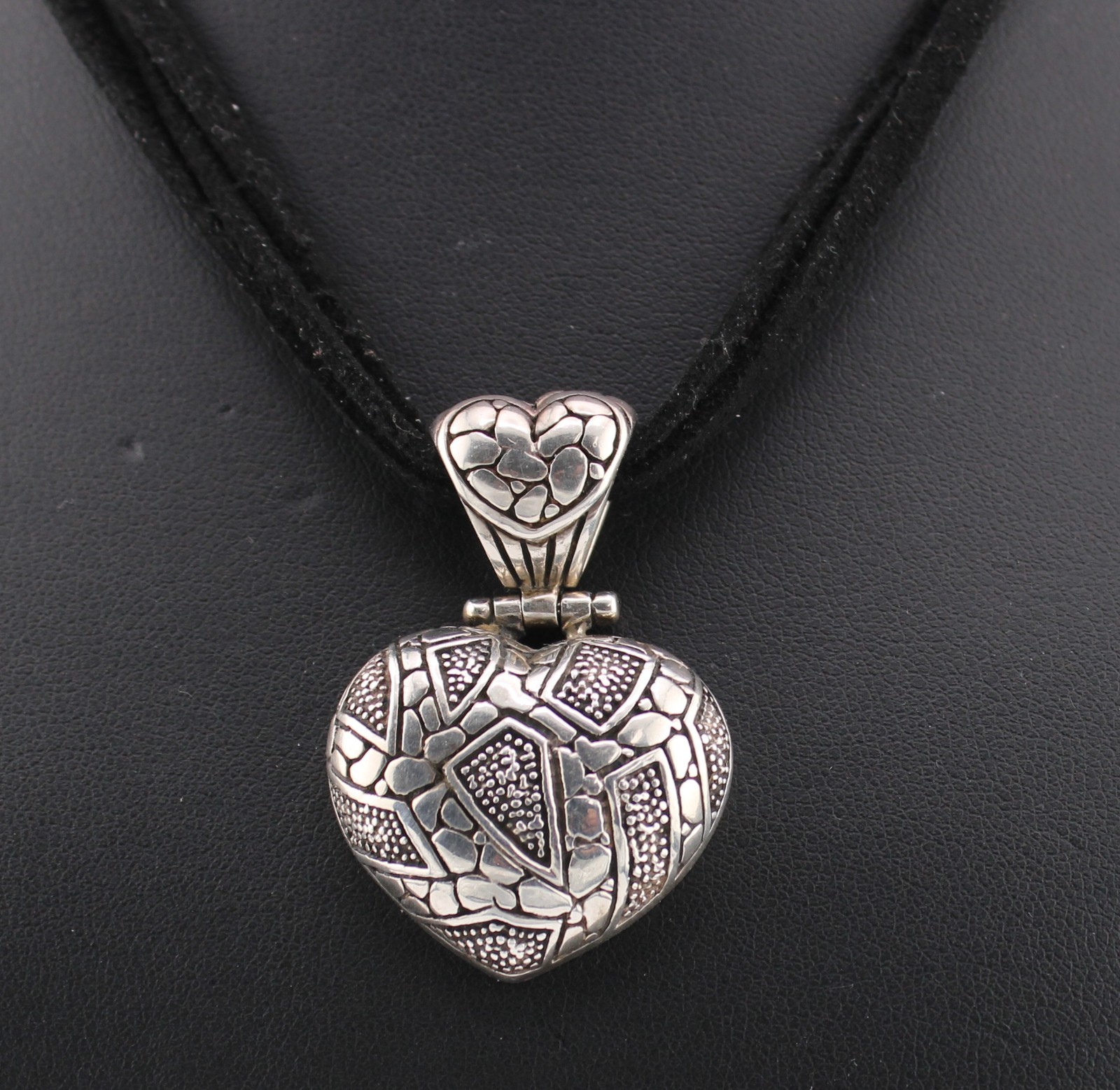 Sterling Silver Southwestern 1 5/8″💖Heart Pendant 16″ Black Leather Necklace