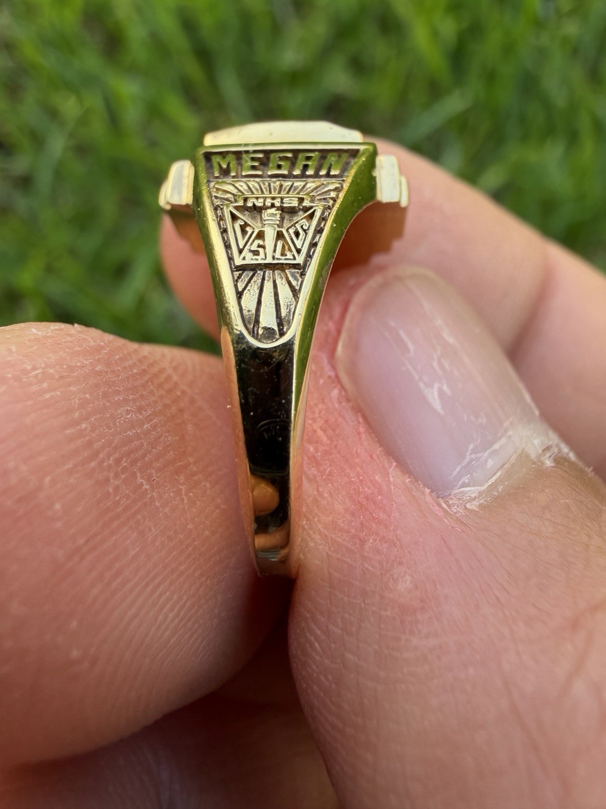 R High School Class Ring For Women
