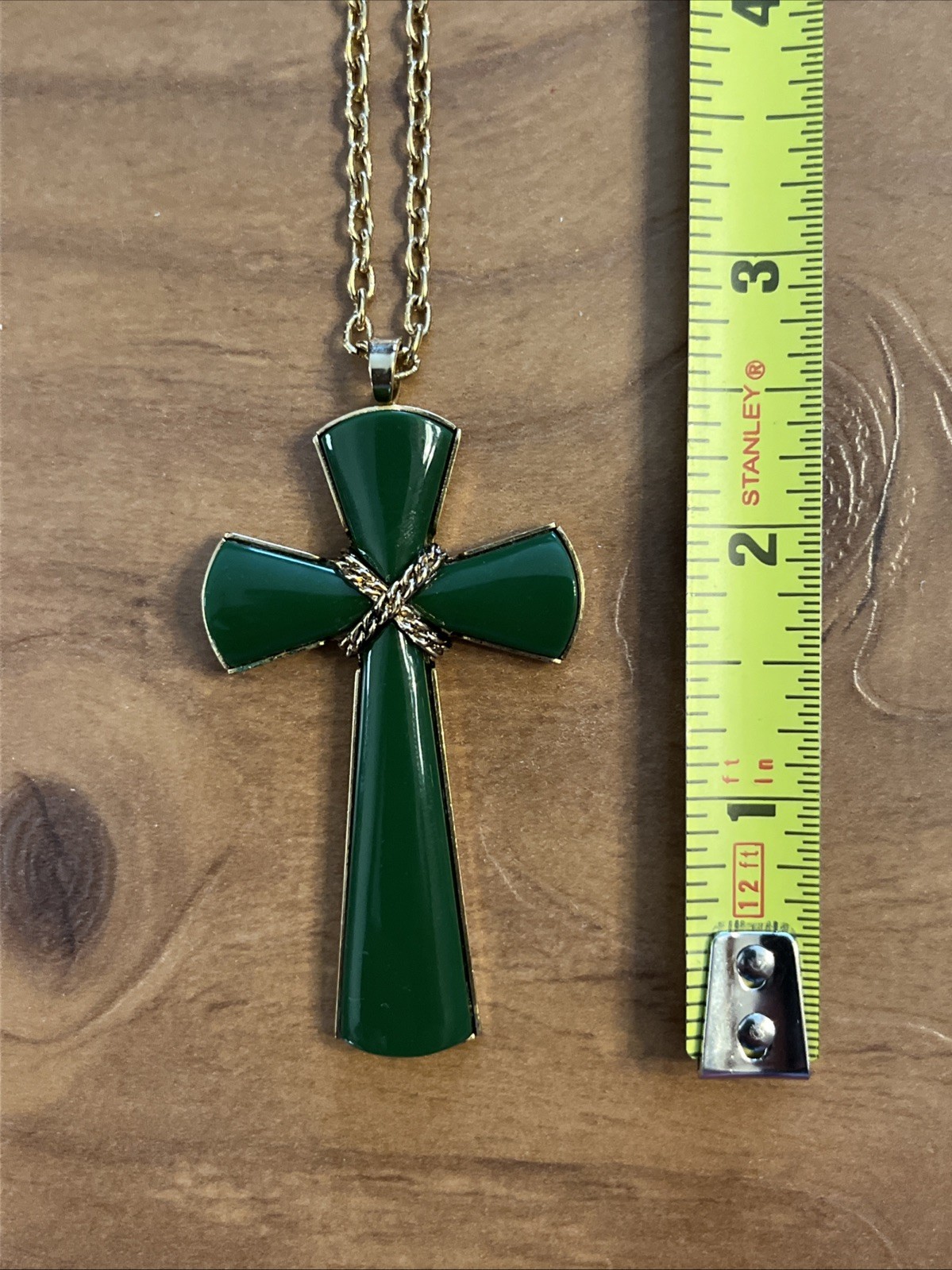 VTG 1975 Avon Juliet Green Lucite Cross Necklace Gold Tone Faux Jade Nice Gift