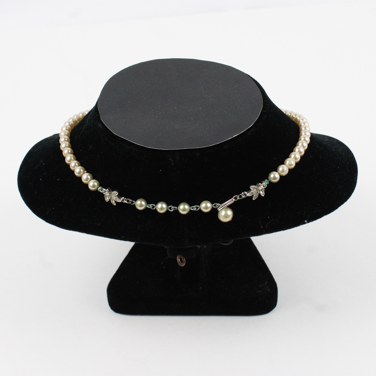Vintage Faux Pearl Gold Toned Leaf Motif Choker
