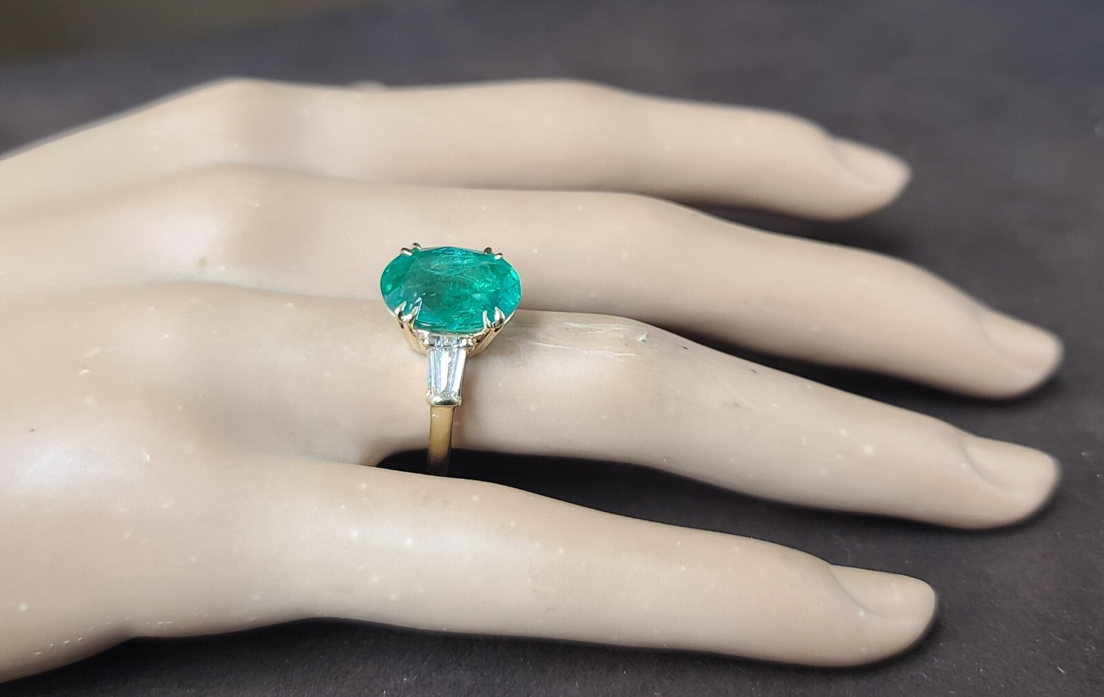 14K Yellow Gold Engagement Ring 5.11CT.Natural Green Emerald Oval Shape GIA Cert