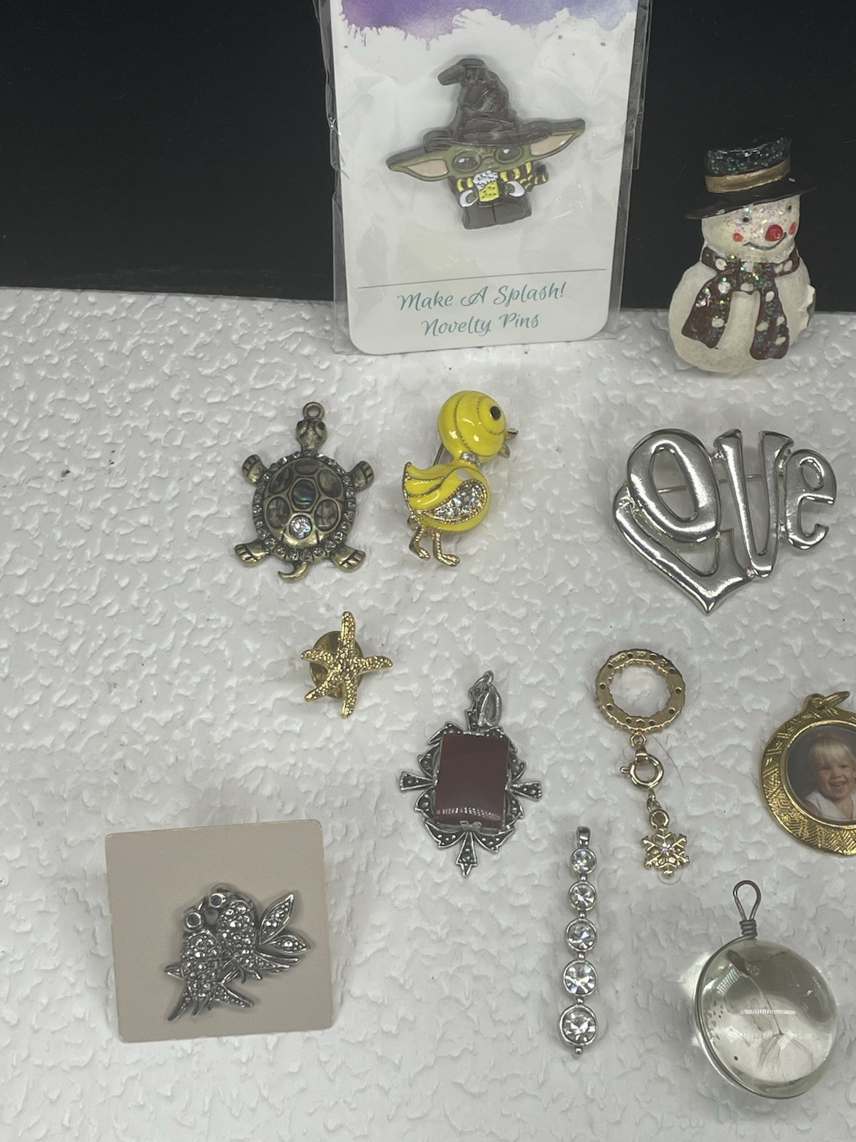 Brooches Pins Key Chain Assorted Shapes Sizes Colors & Materials Jewelry Lot