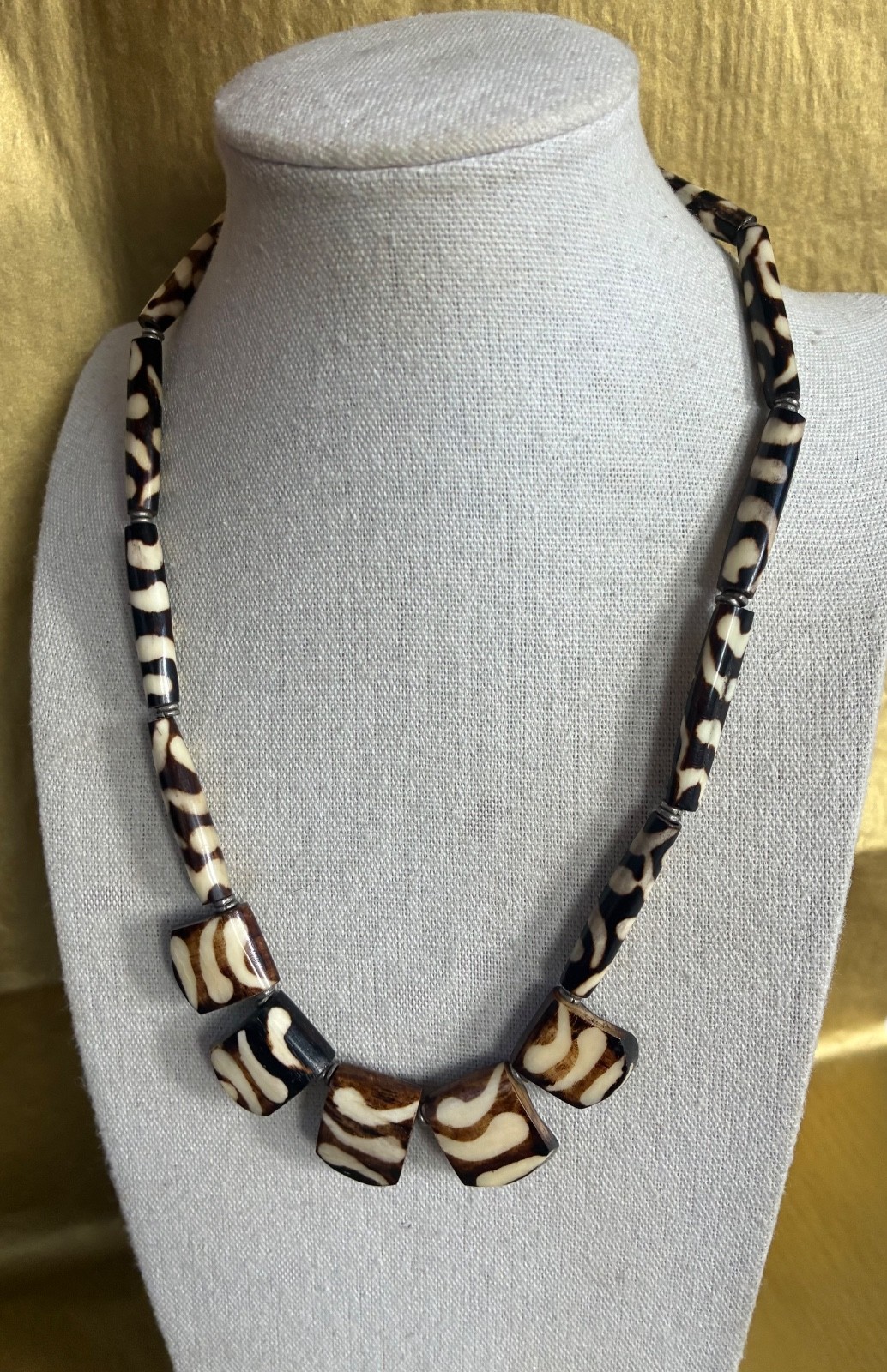 Vintage 1960s Brown & Cream African Batik Bone Beaded Necklace Tribal Ethnic 17″