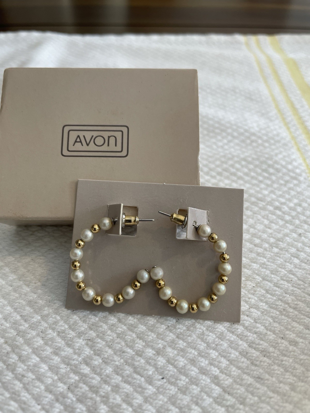 Avon Vintage 1984 Simulated Pearl Hoop Pierced Earrings