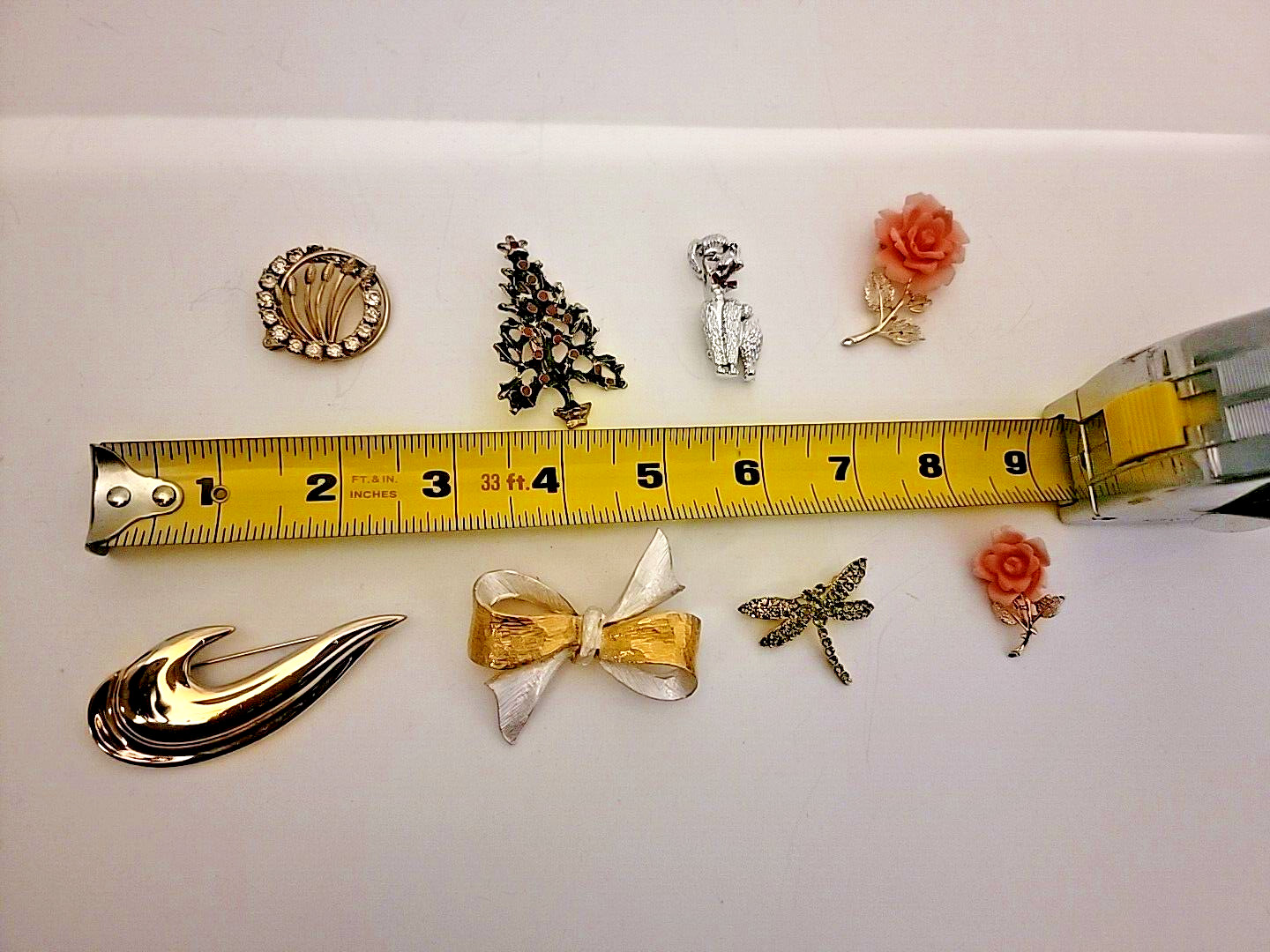 Set of 8 Vintage Brooches Assorted Sizes