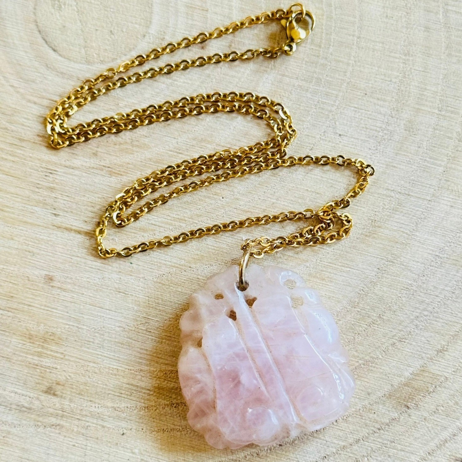 VTG Regal Rose Quartz Pendant necklace pink carved gold tone Statement 70s 20″