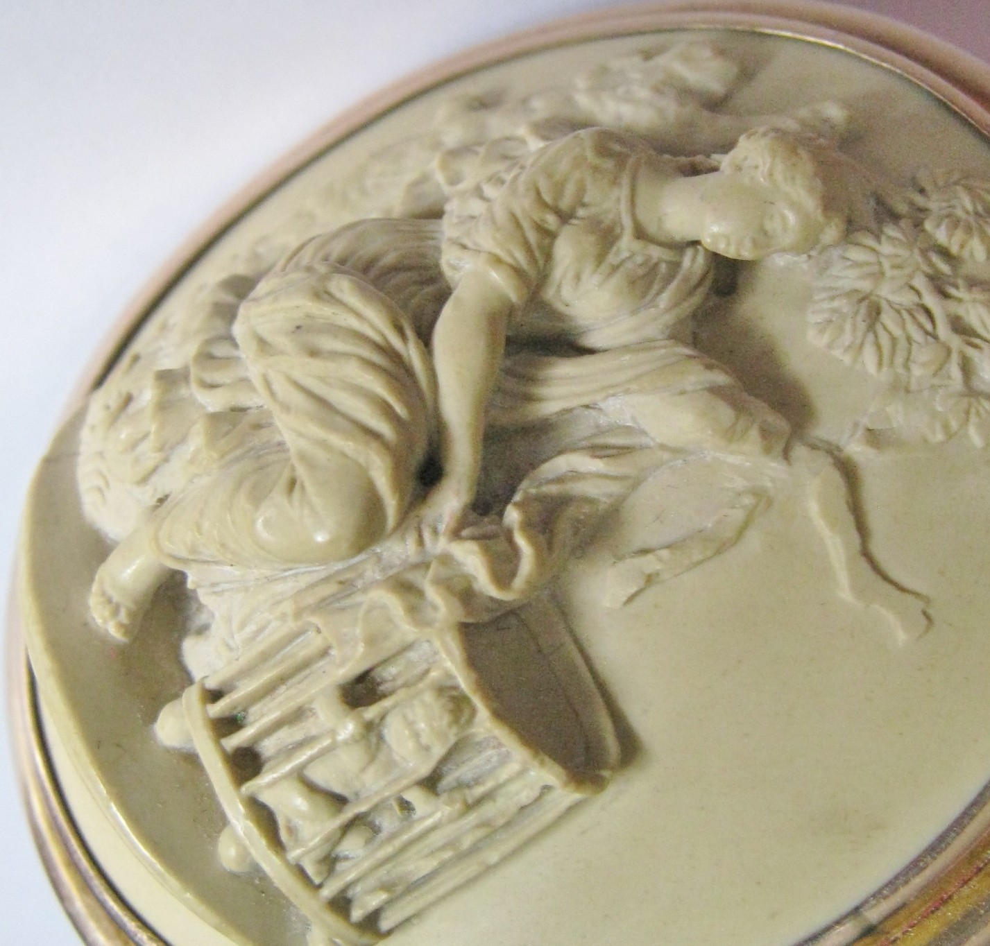 EXTREMELY RARE ANTIQUE HIGH RELIEF LAVA CAMEO 10K GOLD CUPID SELLER PUTTO IN PEN
