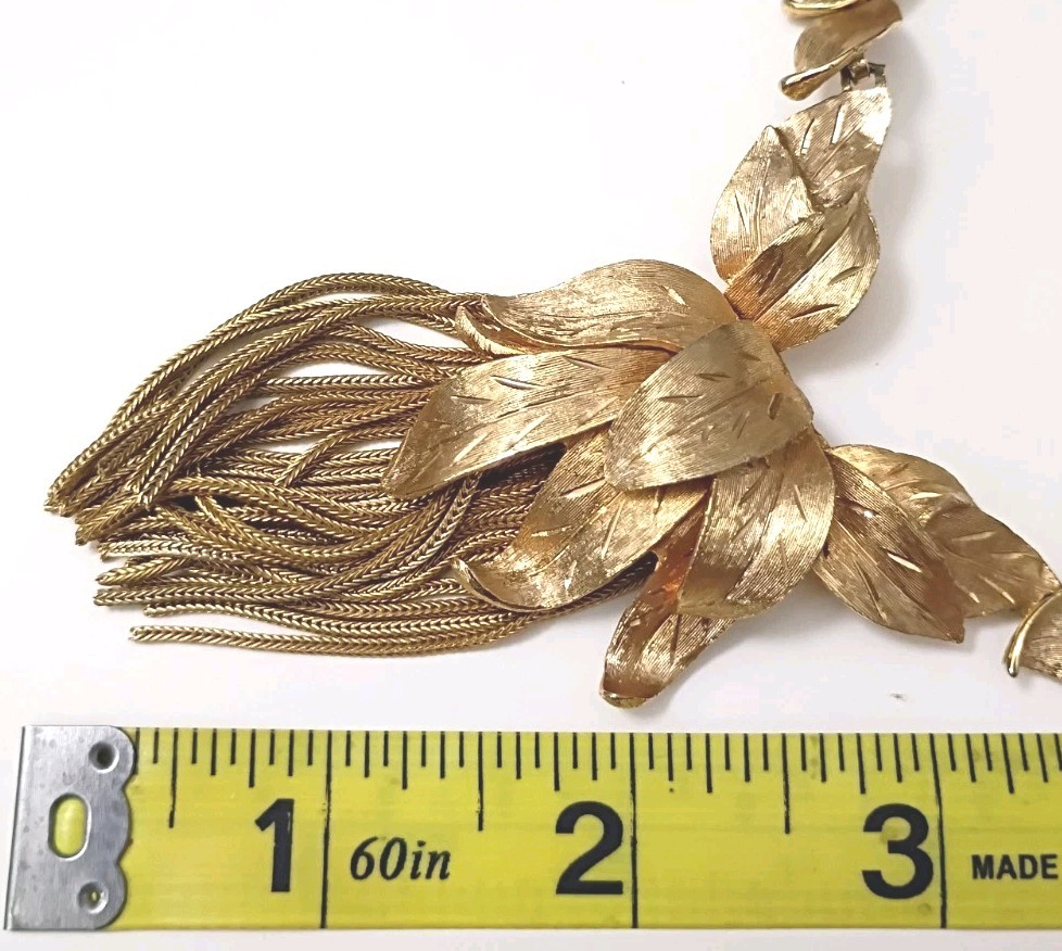 Vintage Ladies Designer Marvella Brushed Gold Tone Leaf & Tassel Necklace 16″