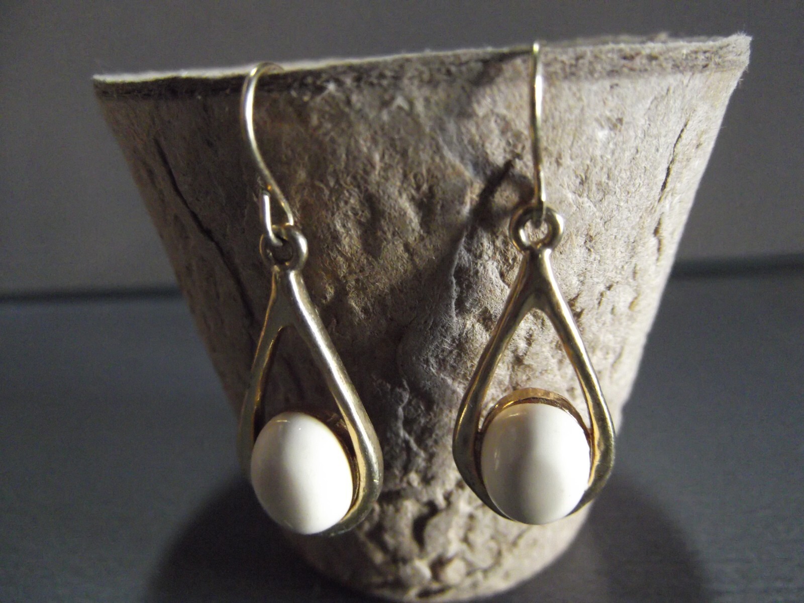 1 Pair Old 1″in Metal Gold Tone Tear Drop w/White Acrylic Stone Short Dangler