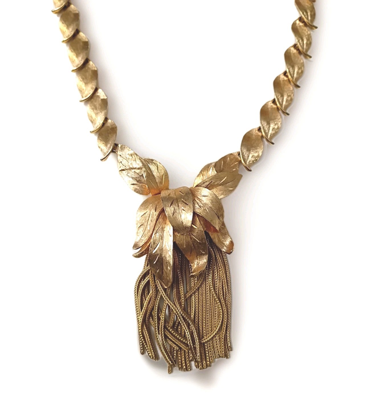 Vintage Ladies Designer Marvella Brushed Gold Tone Leaf & Tassel Necklace 16″