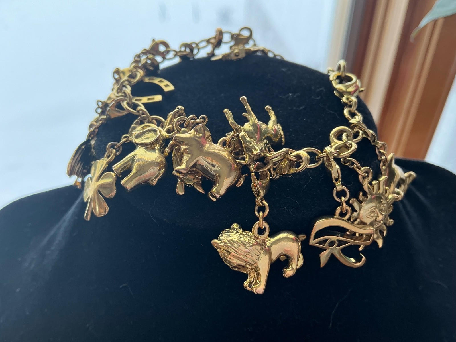 Gold tone Heavy Charm BRACELET with individual Removable Good Luck charms 🍀
