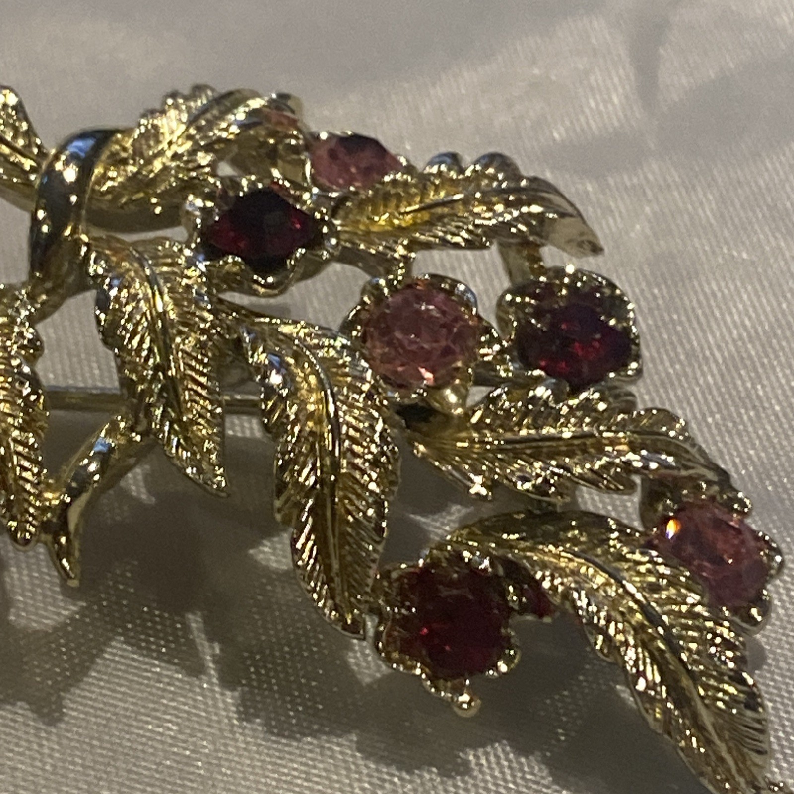 Vintage Stunning Pink Purple Rhinestones Lg Leaf Brooch Pin Silver 1” by 2 1/2”