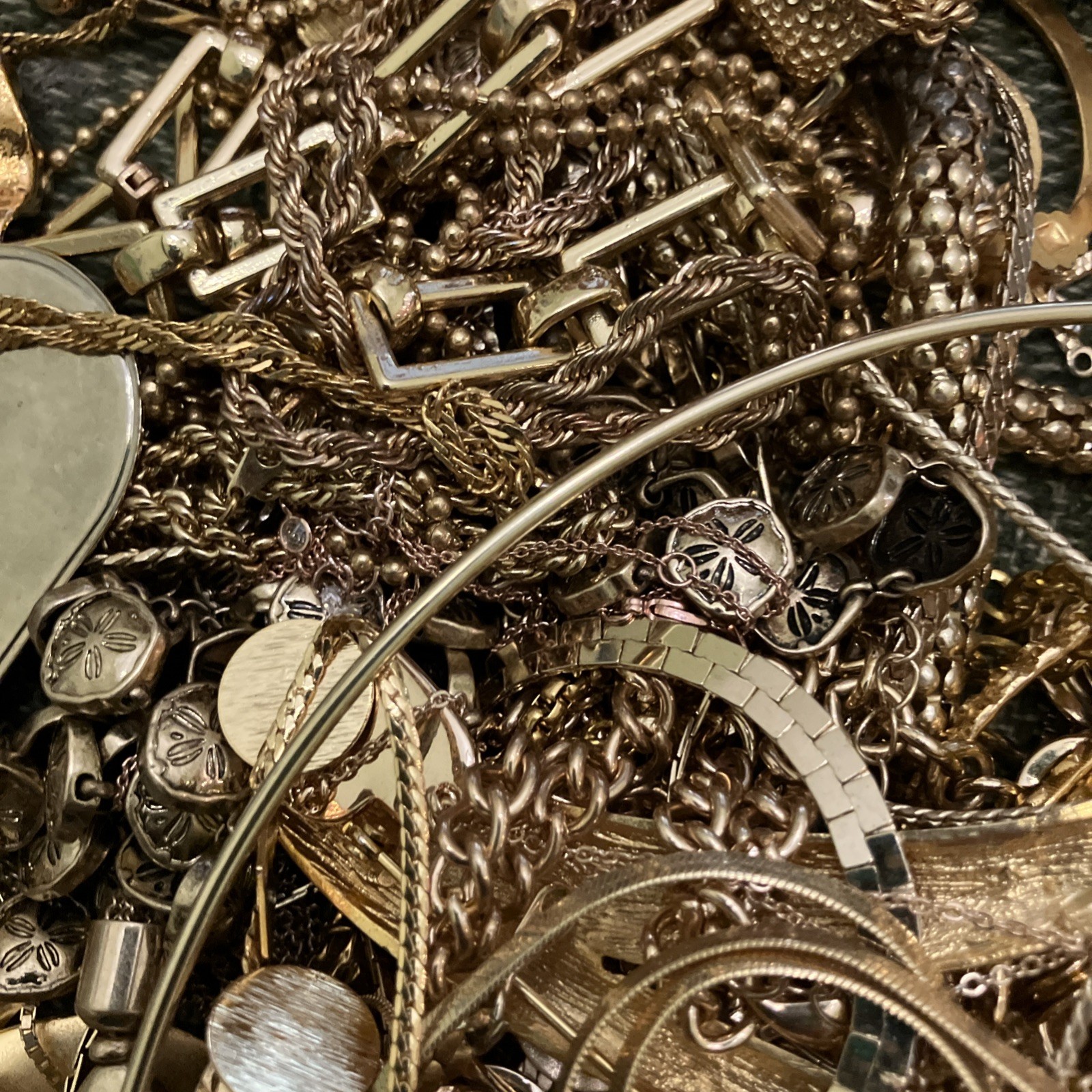 ⚜️ 2 LB Tangled Jewelry Treasure Lot ⚜️ Gold Tone Chains | Unsearched