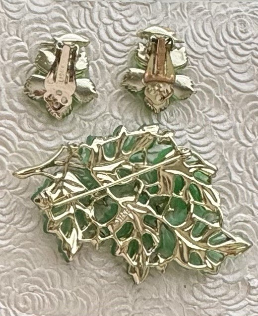 Vintage luminescent lucite leaves brooch & earrings set